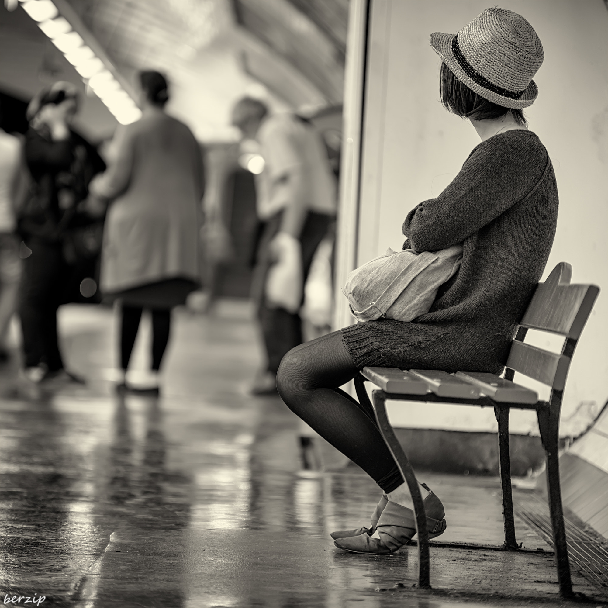 Pentax smc DA* 50-135mm F2.8 ED (IF) SDM sample photo. The girl with hat in subway photography