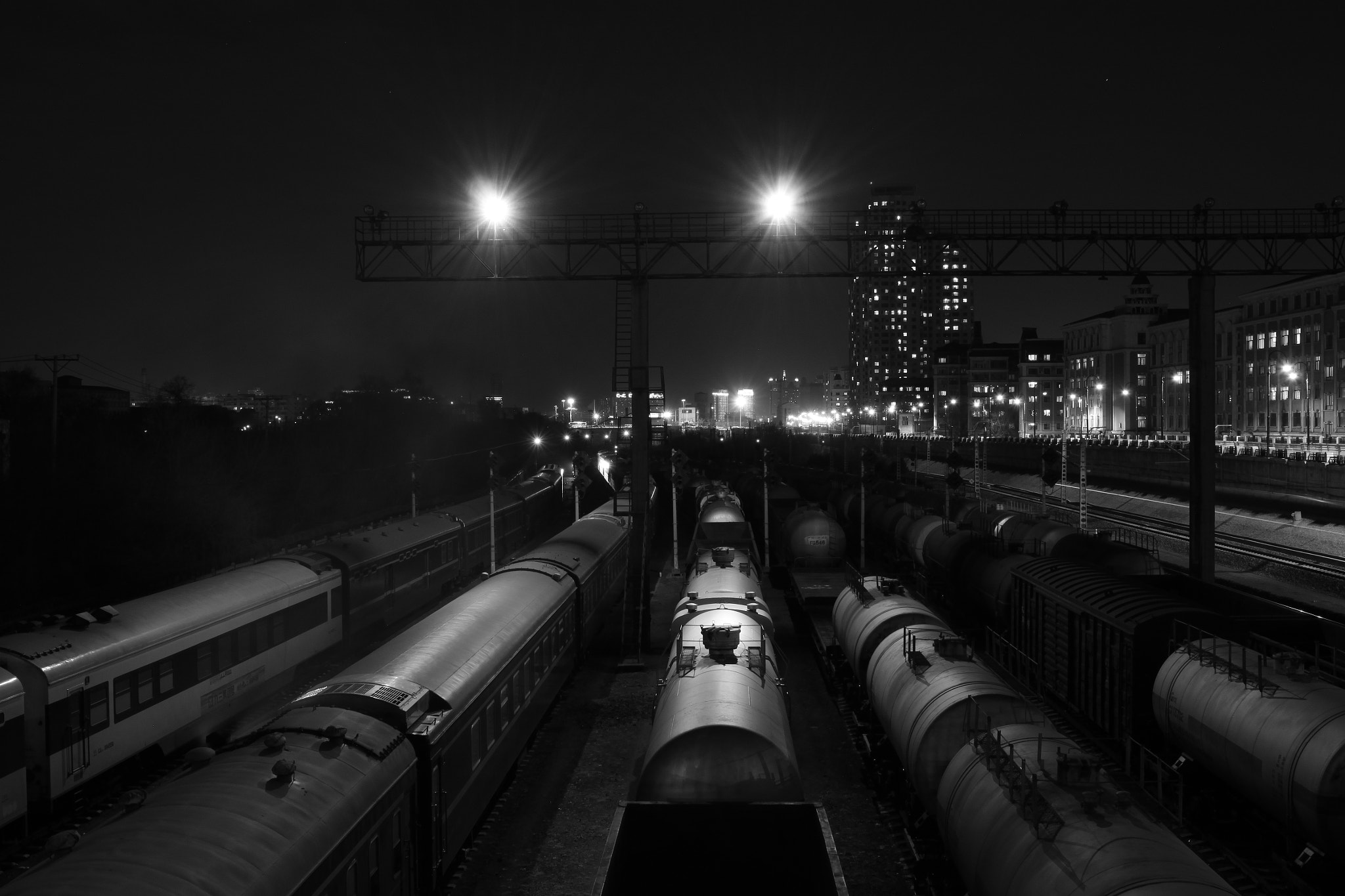 Canon EF-S 24mm F2.8 STM sample photo. The train photography
