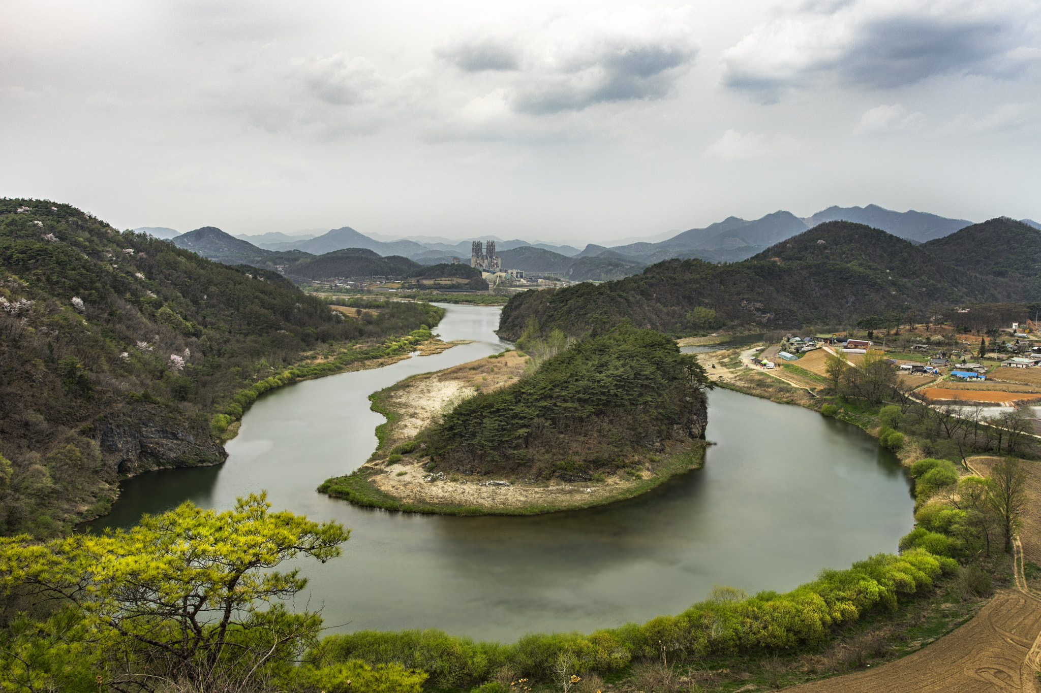 Sony a7 II + Canon EF 17-40mm F4L USM sample photo. Where the river bends photography