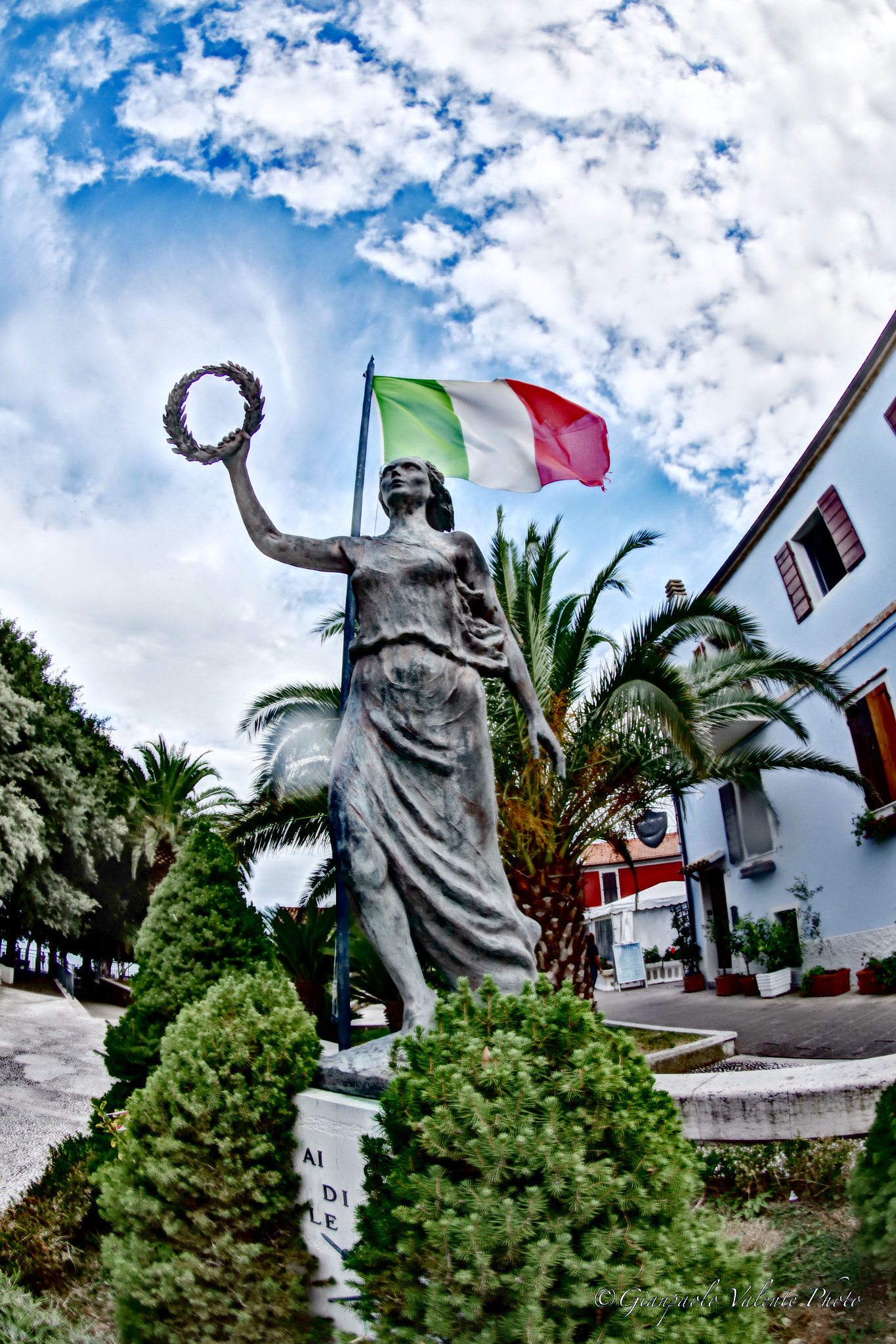 Pentax K-S2 sample photo. Monumento ai caduti (sirolo) photography