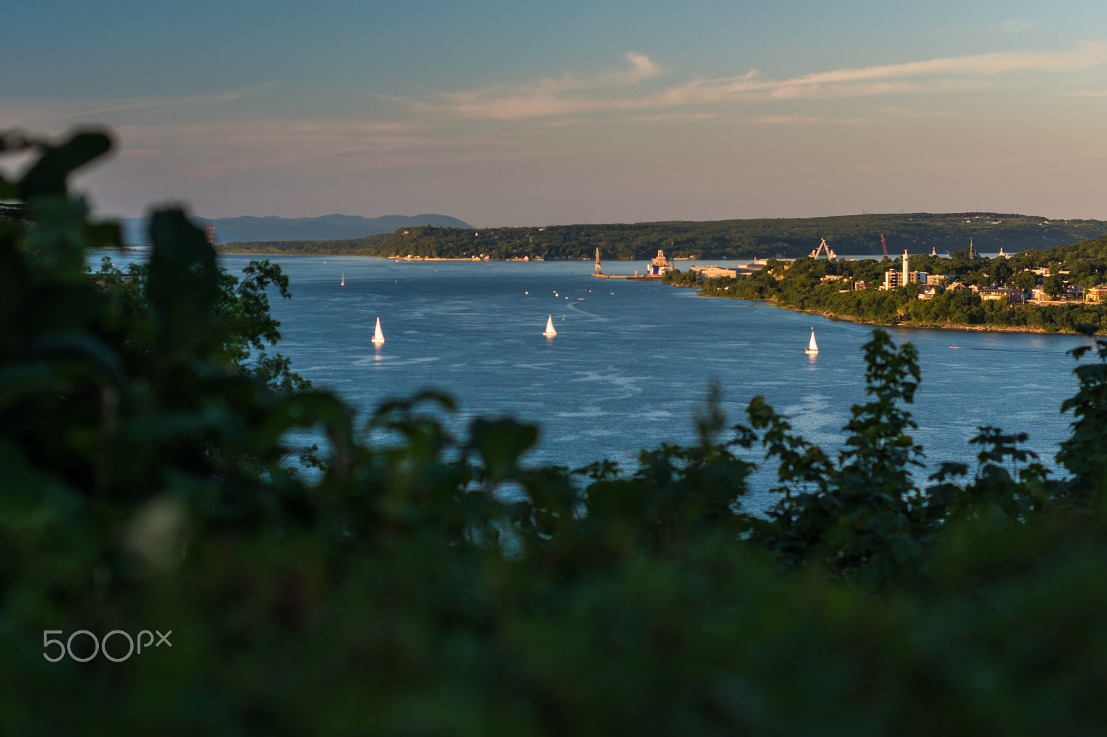 Nikon D5500 + Nikon AF-S Nikkor 50mm F1.4G sample photo. Québec city harbour photography