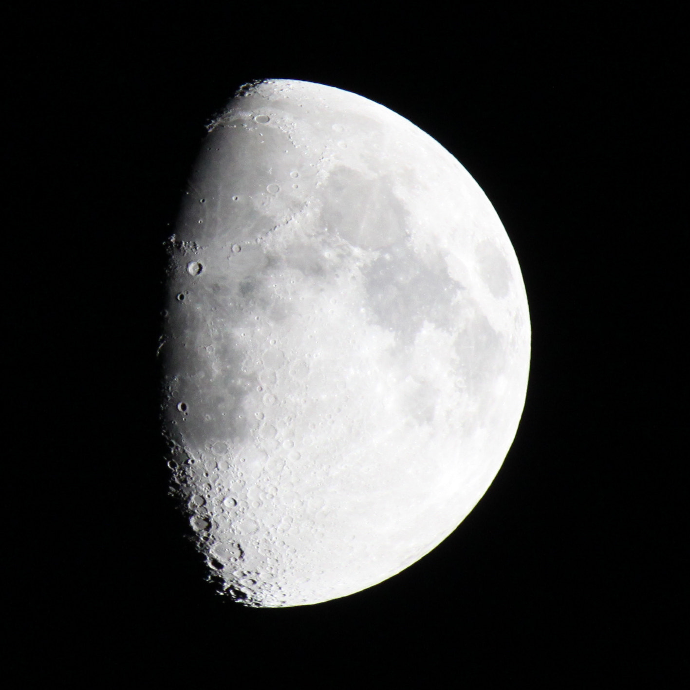 Tamron SP 150-600mm F5-6.3 Di VC USD sample photo. Moon taken at 21.20 in uk this evening photography