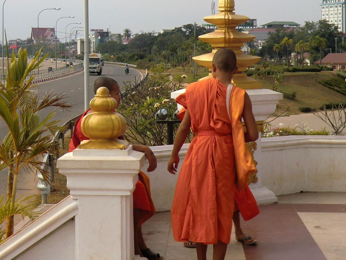 CASIO EX-H15 sample photo. Monks.jpg photography