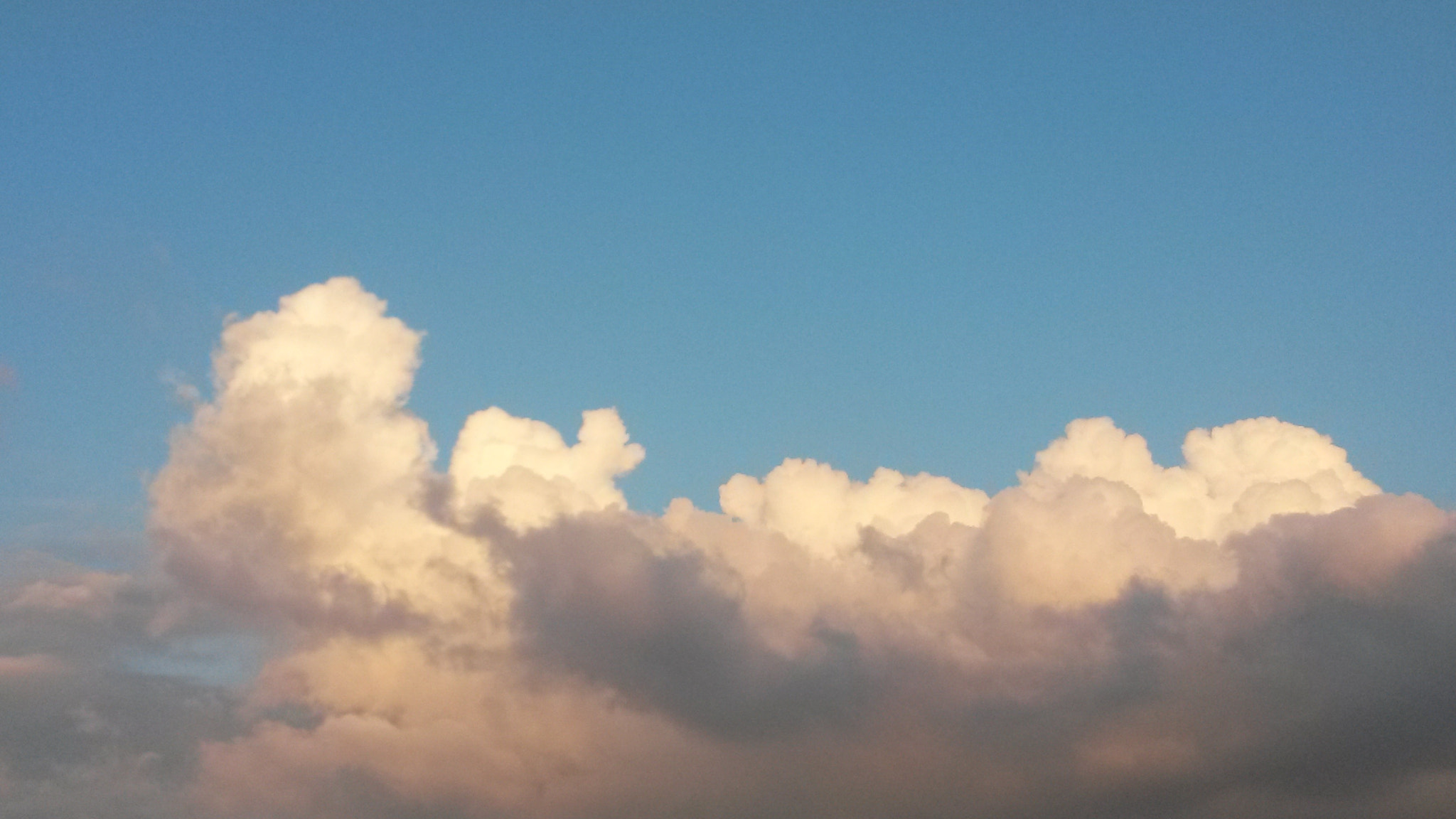 Samsung Galaxy Mega 6.3 sample photo. Simple cloud photography