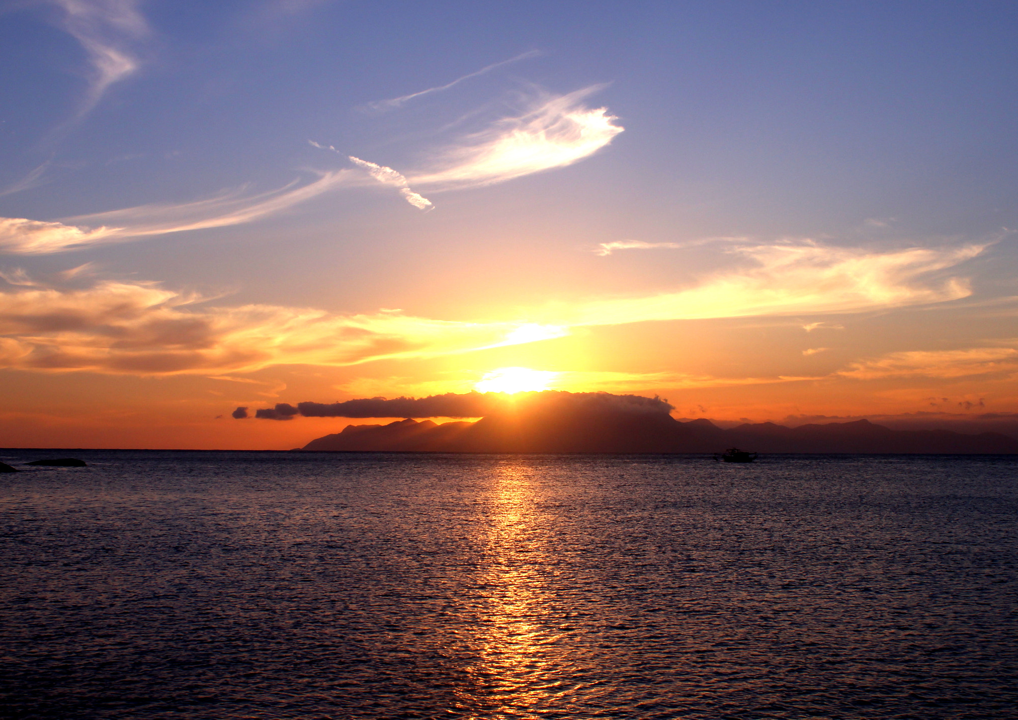 Canon EF-S 18-55mm F3.5-5.6 IS sample photo. ...and the sun is going down photography