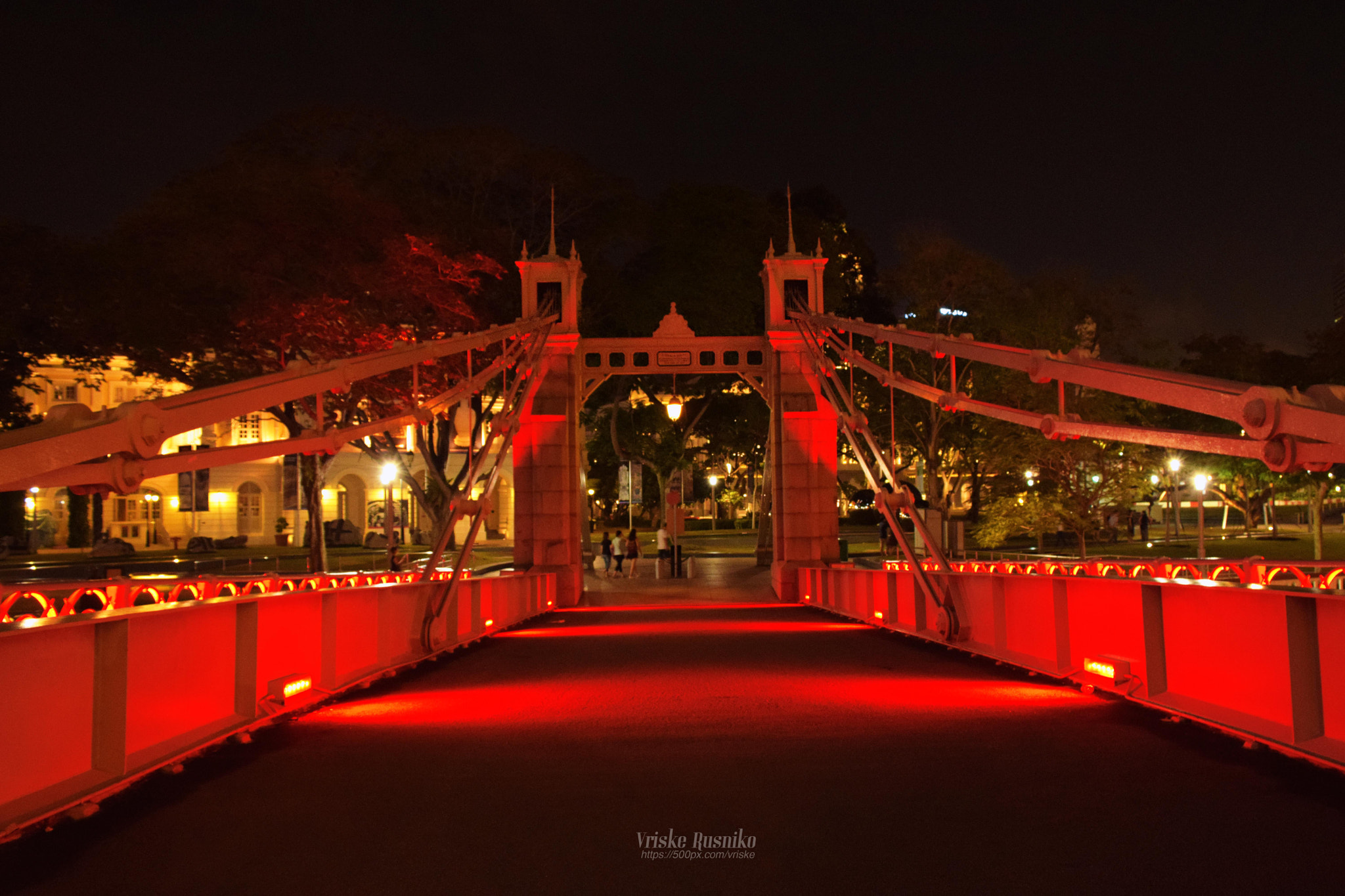Nikon AF-Nikkor 80-200mm F2.8D ED sample photo. Cavenagh bridge photography