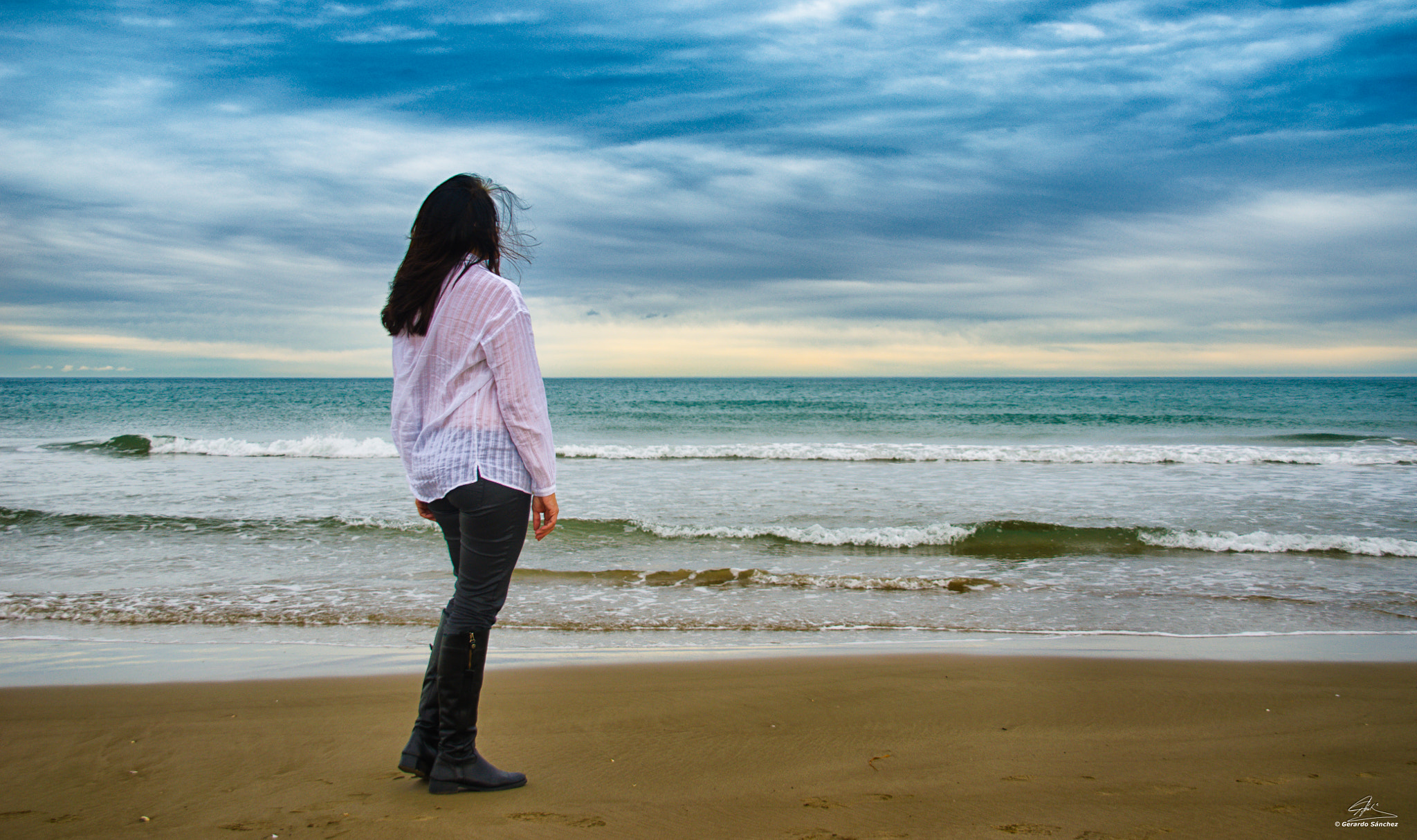 Nikon D90 + Sigma 18-200mm F3.5-6.3 DC sample photo. Looking faraway photography