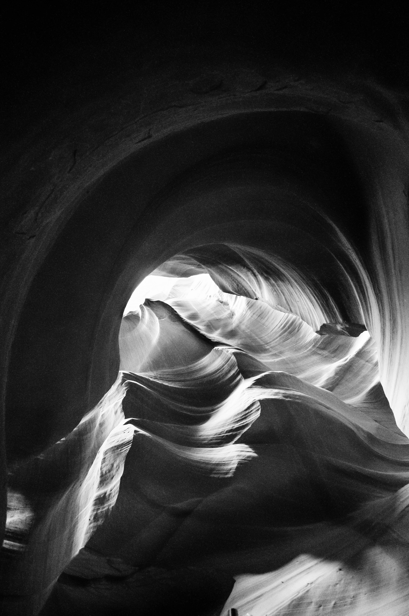 Sigma 8-16mm F4.5-5.6 DC HSM sample photo. Pouring light photography