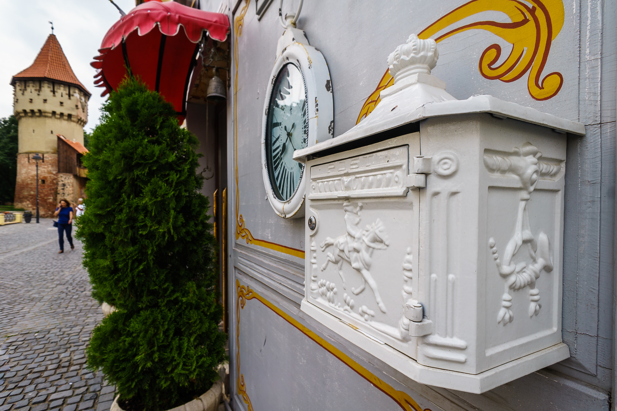 Sony a7 + Sony E 16mm F2.8 sample photo. Tourist in sibiu photography
