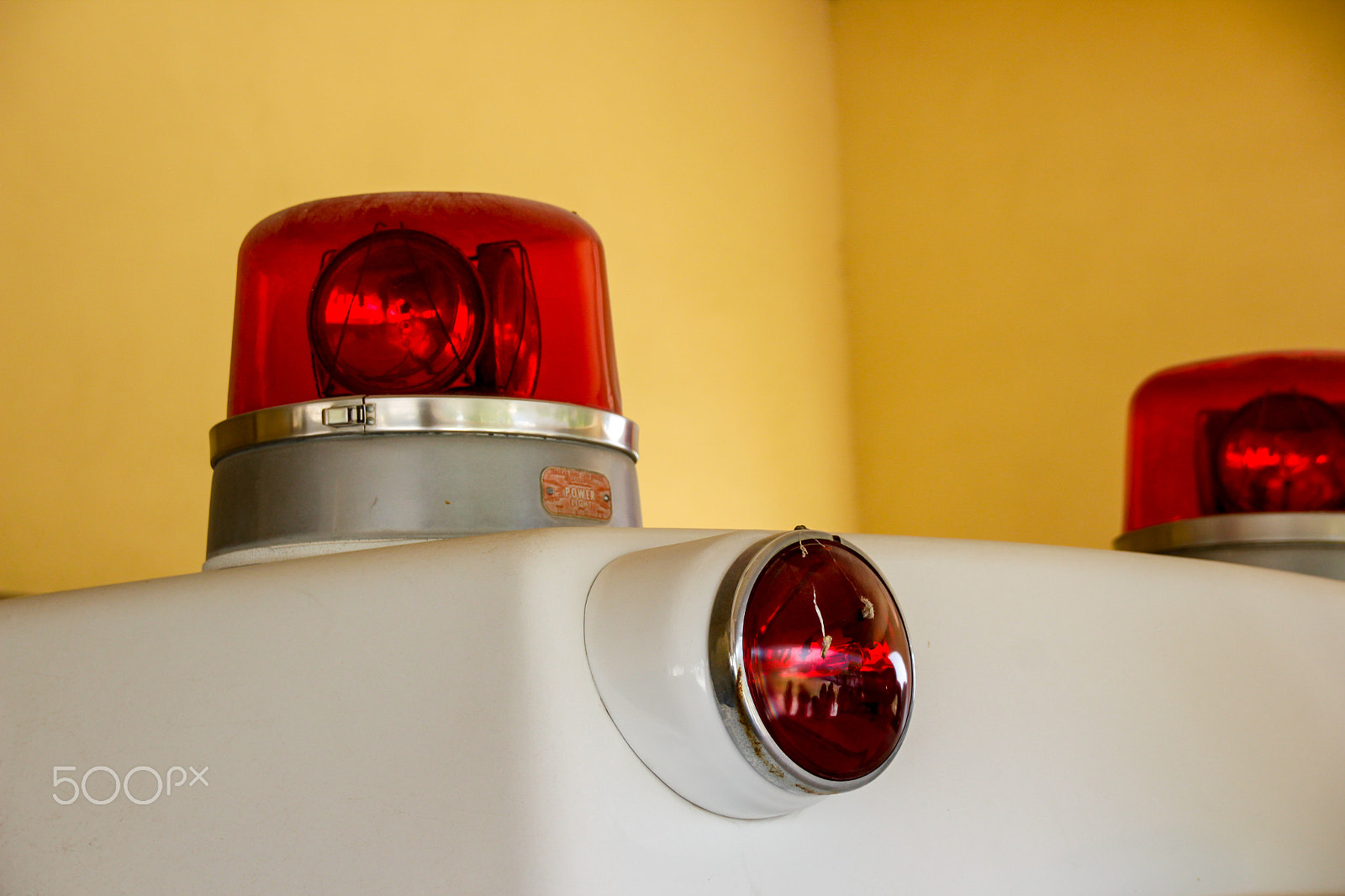 Sigma 18-250mm F3.5-6.3 DC OS HSM sample photo. Old siren ambulance light photography