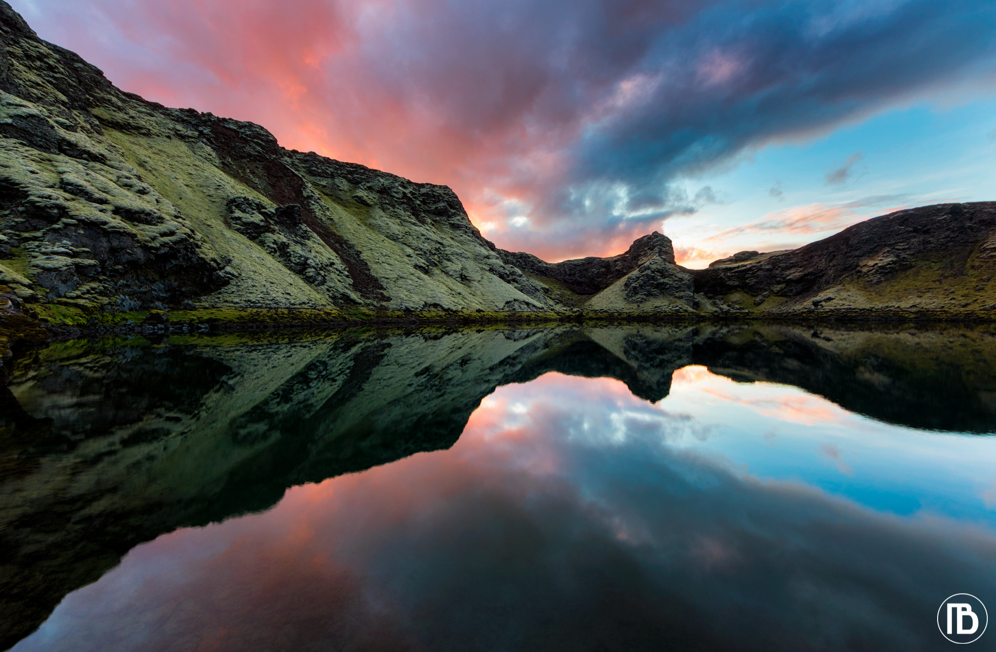 Sigma 8-16mm F4.5-5.6 DC HSM sample photo. Reflection of an icelandic crater lake photography