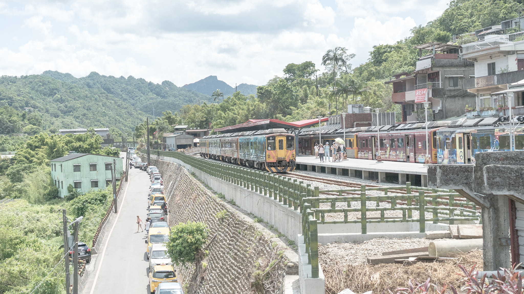Sony a7S II + Sony Sonnar T* FE 55mm F1.8 ZA sample photo. Station photography