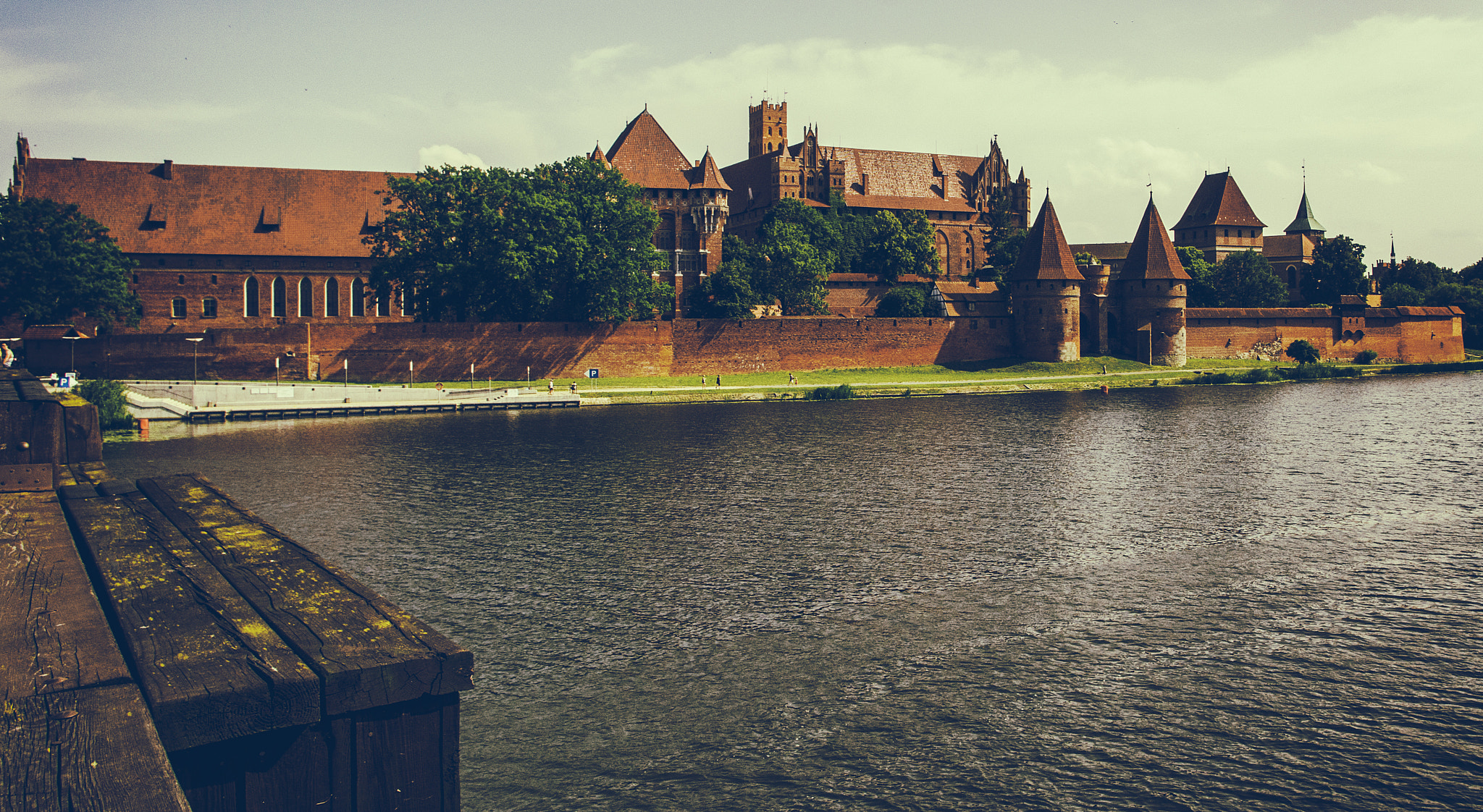 HD Pentax DA 15mm F4 ED AL Limited sample photo. Malbork castle photography