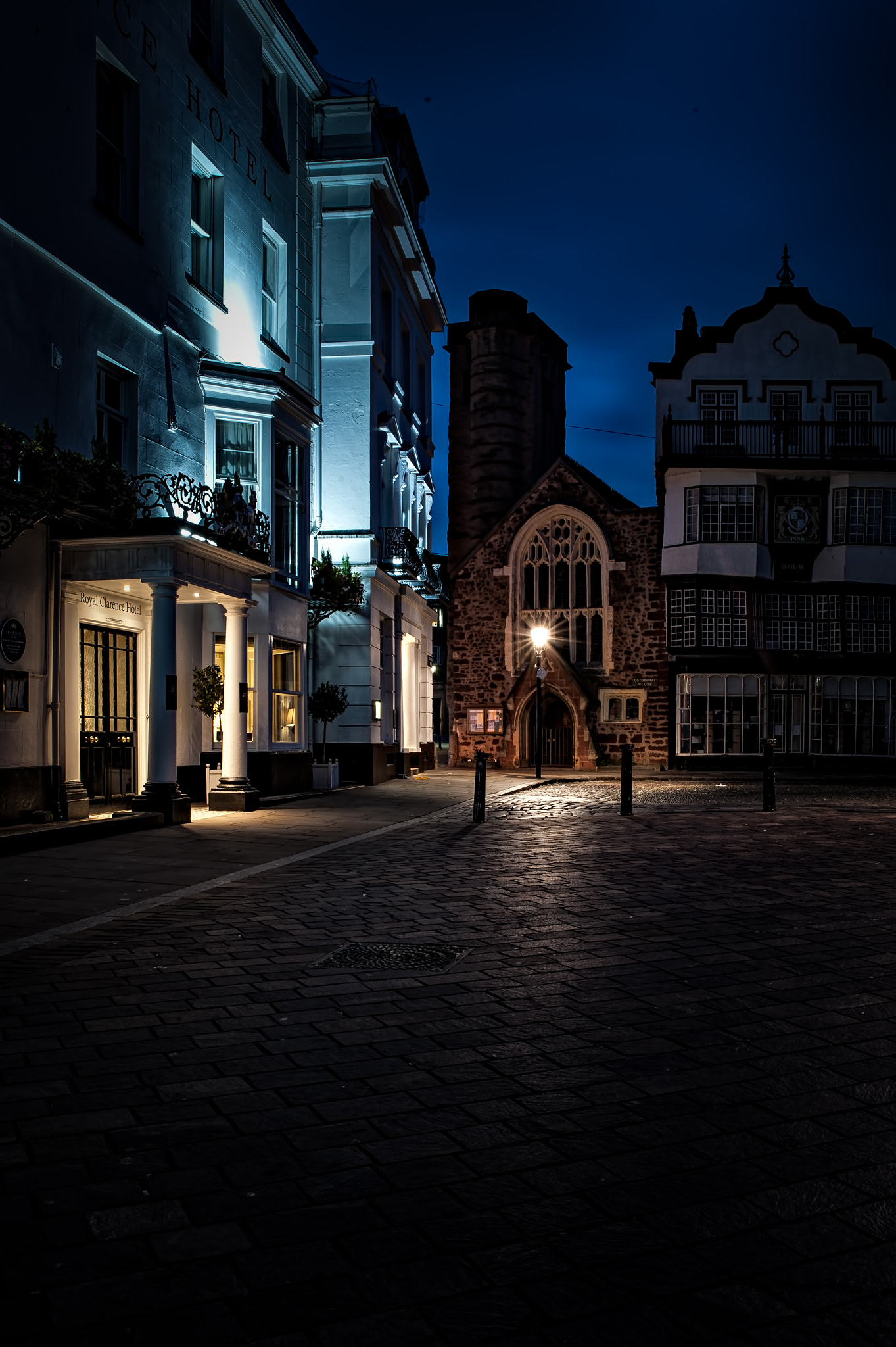 AF Zoom-Nikkor 28-105mm f/3.5-4.5D IF sample photo. Dawn at the cathedral yard photography