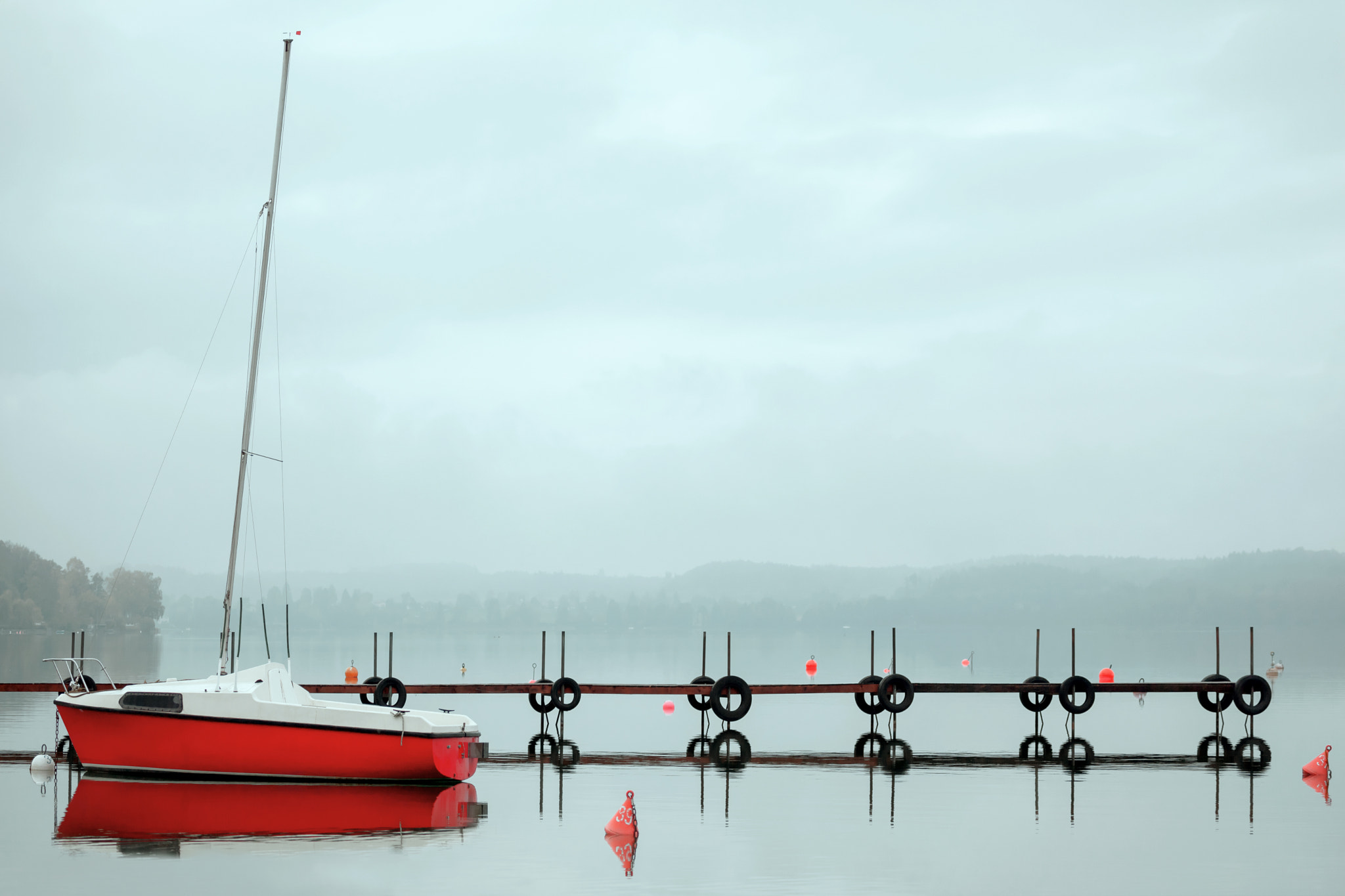 Canon EF 100-400mm F4.5-5.6L IS USM sample photo. The red sail boat photography