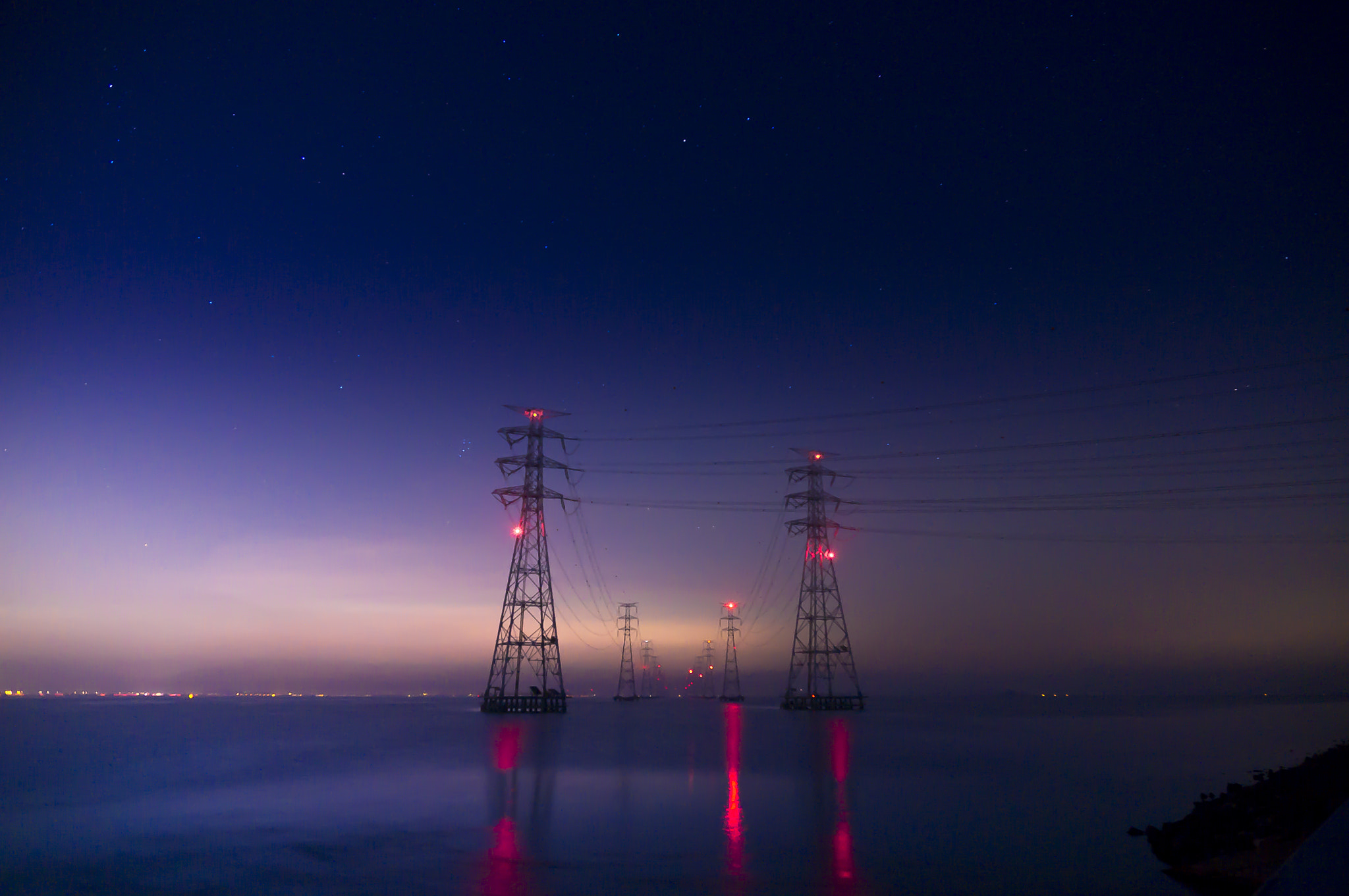 Sony Alpha NEX-5T + Sony Vario-Tessar T* E 16-70mm F4 ZA OSS sample photo. Our summer night photography