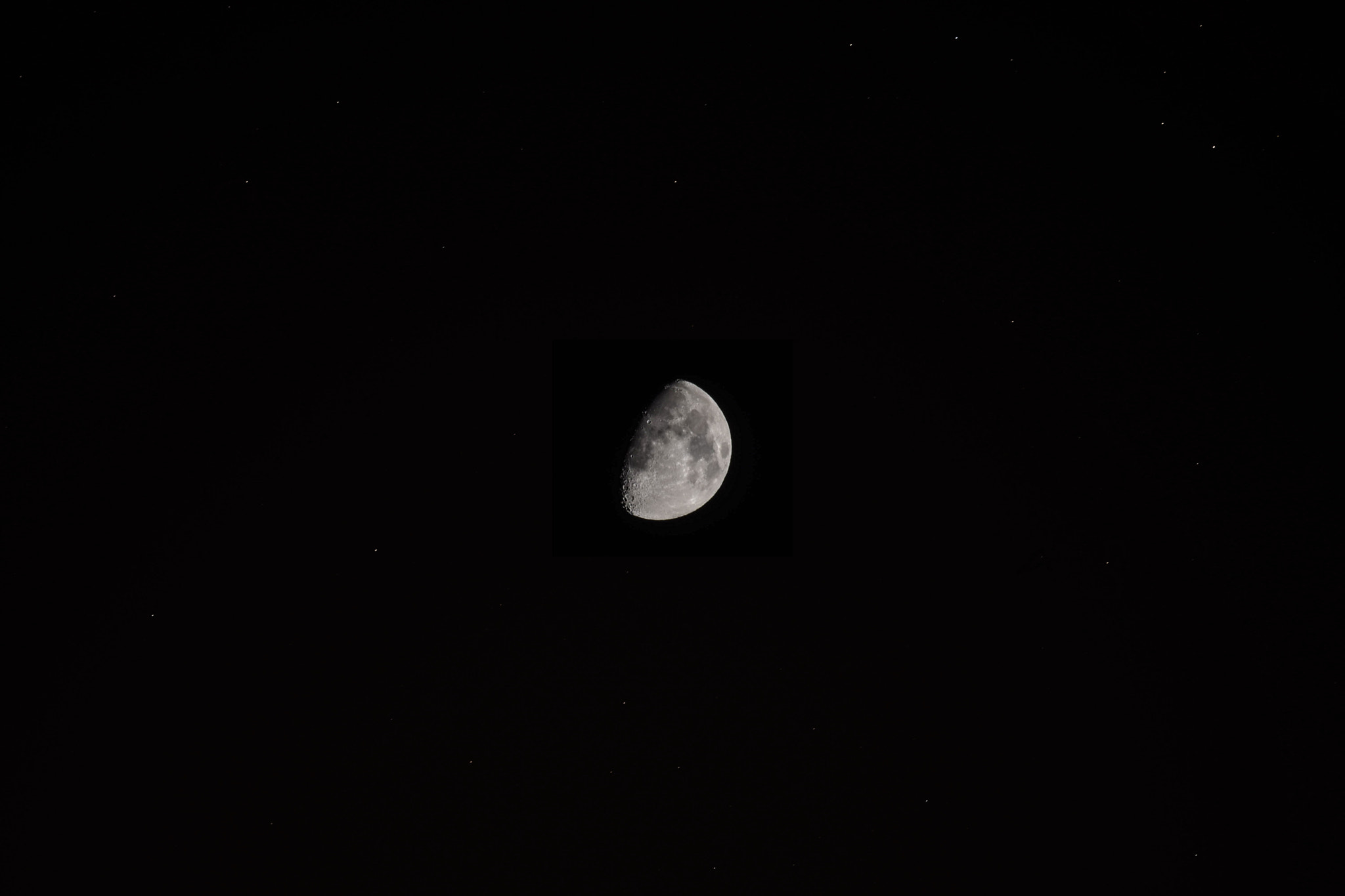 Sigma 70-300mm F4-5.6 APO DG Macro sample photo. Mezza luna photography