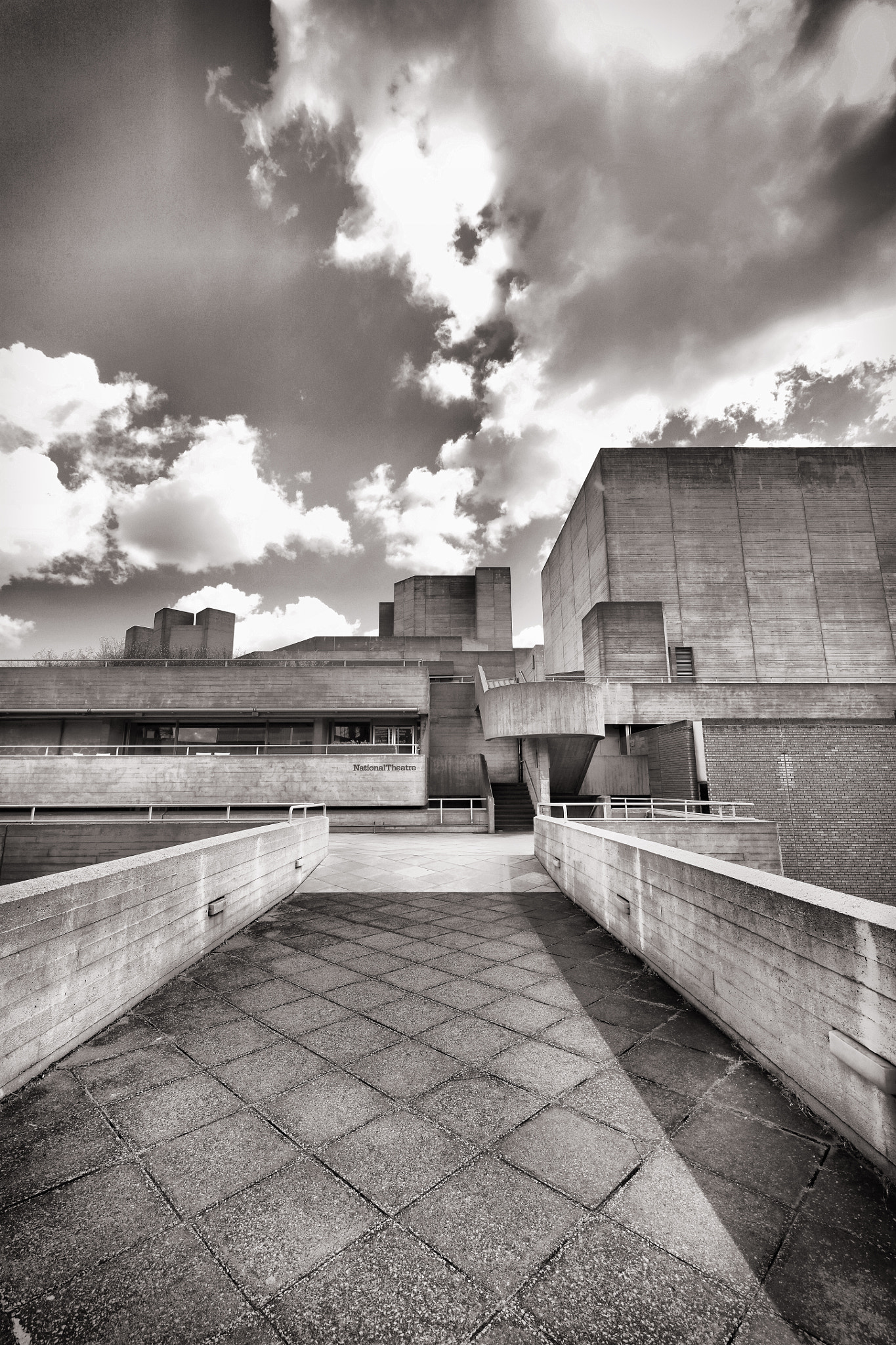 Canon EOS 5DS R + Canon EF 11-24mm F4L USM sample photo. London photography