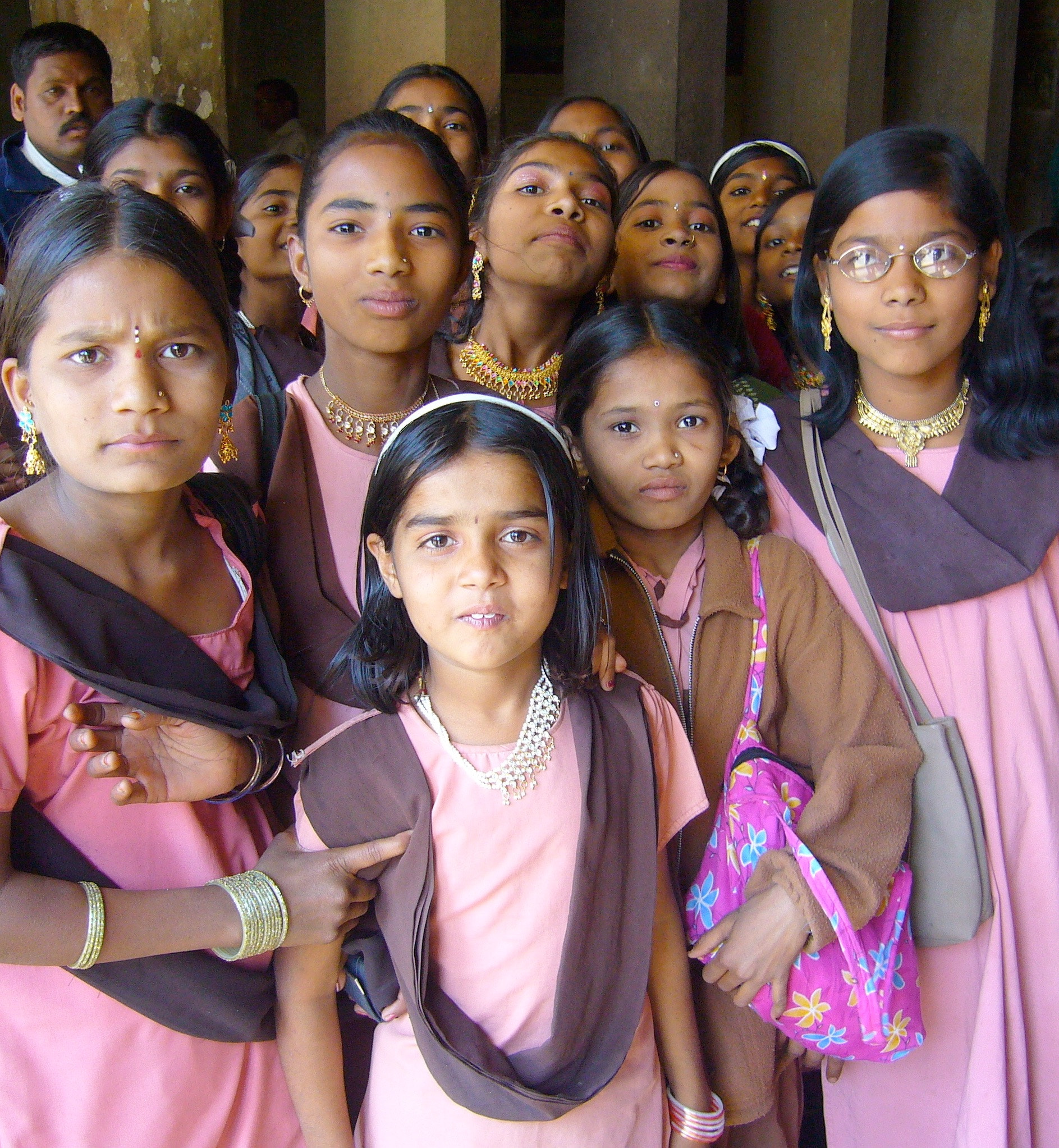 Panasonic DMC-FX9 sample photo. School tour group india photography