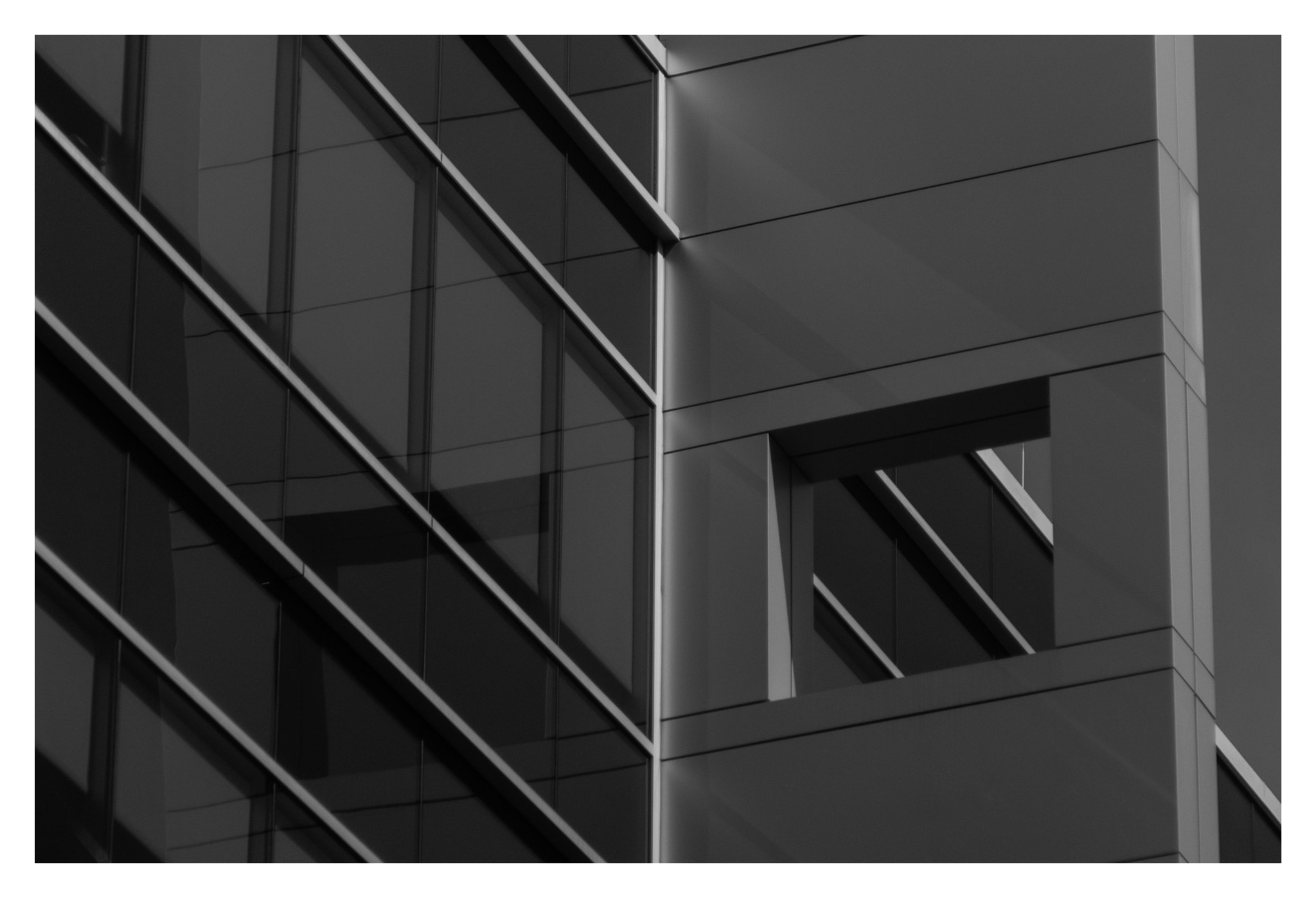 KONICA MINOLTA MAXXUM 7D sample photo. Intersecting lines photography