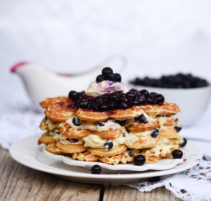 Nikon D810 + AF Micro-Nikkor 105mm f/2.8 sample photo. Blueberry waffle cheesecake photography