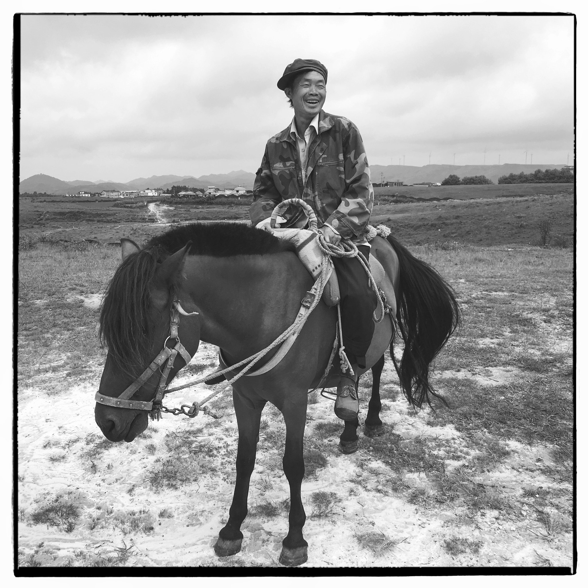 Jag.gr 6X6 for iPhone sample photo. 骑马人 photography