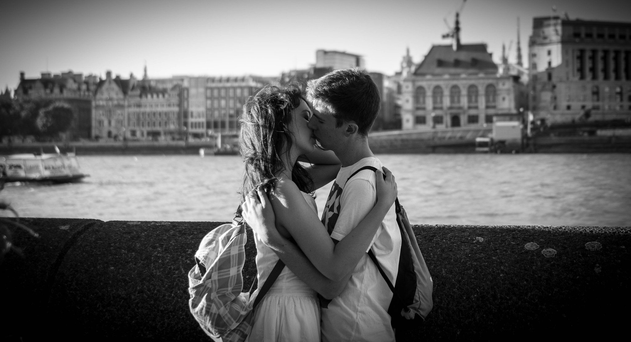 Sony FE 28mm F2 sample photo. Lovers photography