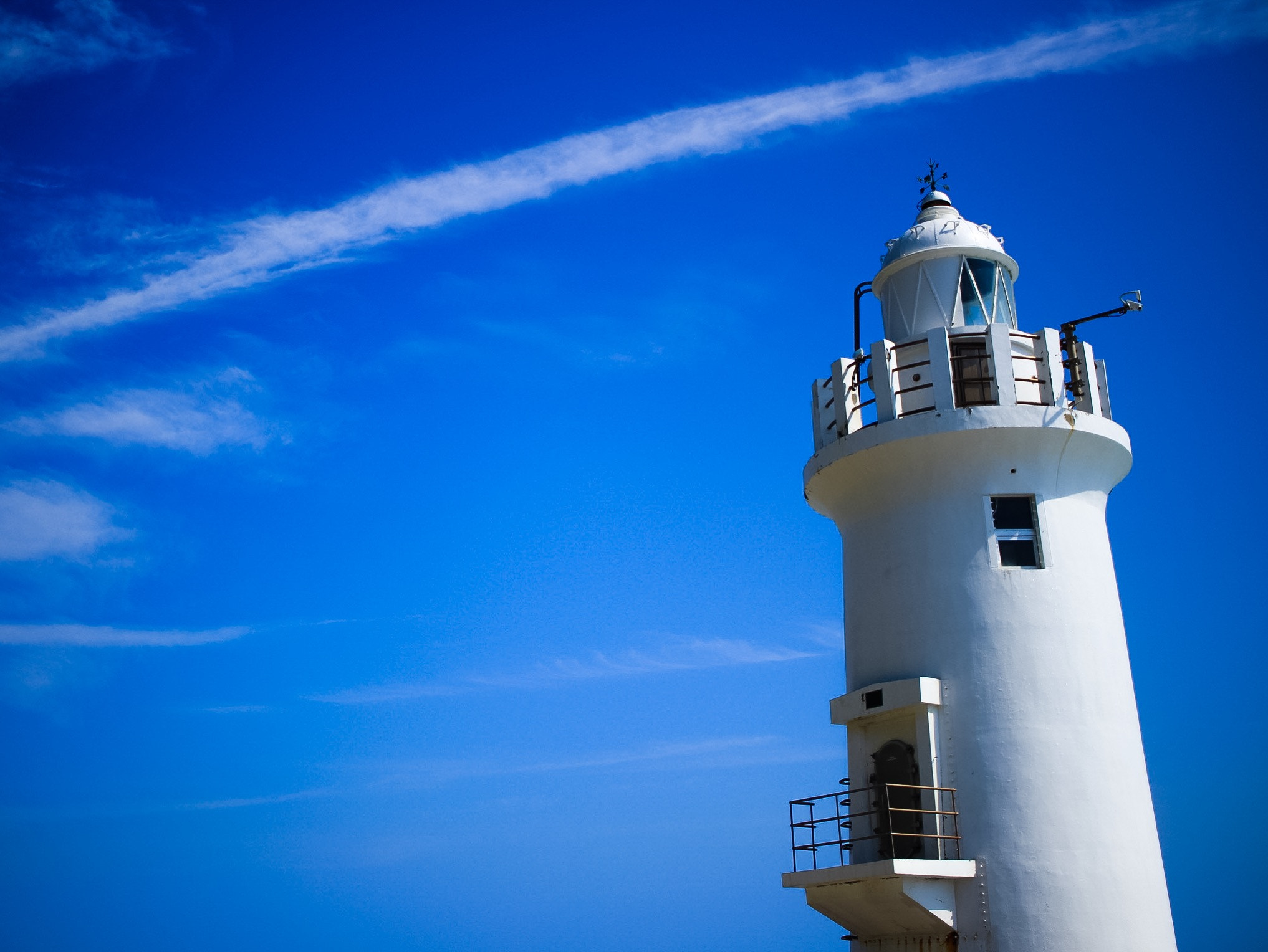 Canon EOS 100D (EOS Rebel SL1 / EOS Kiss X7) sample photo. Blue sky by the sea photography