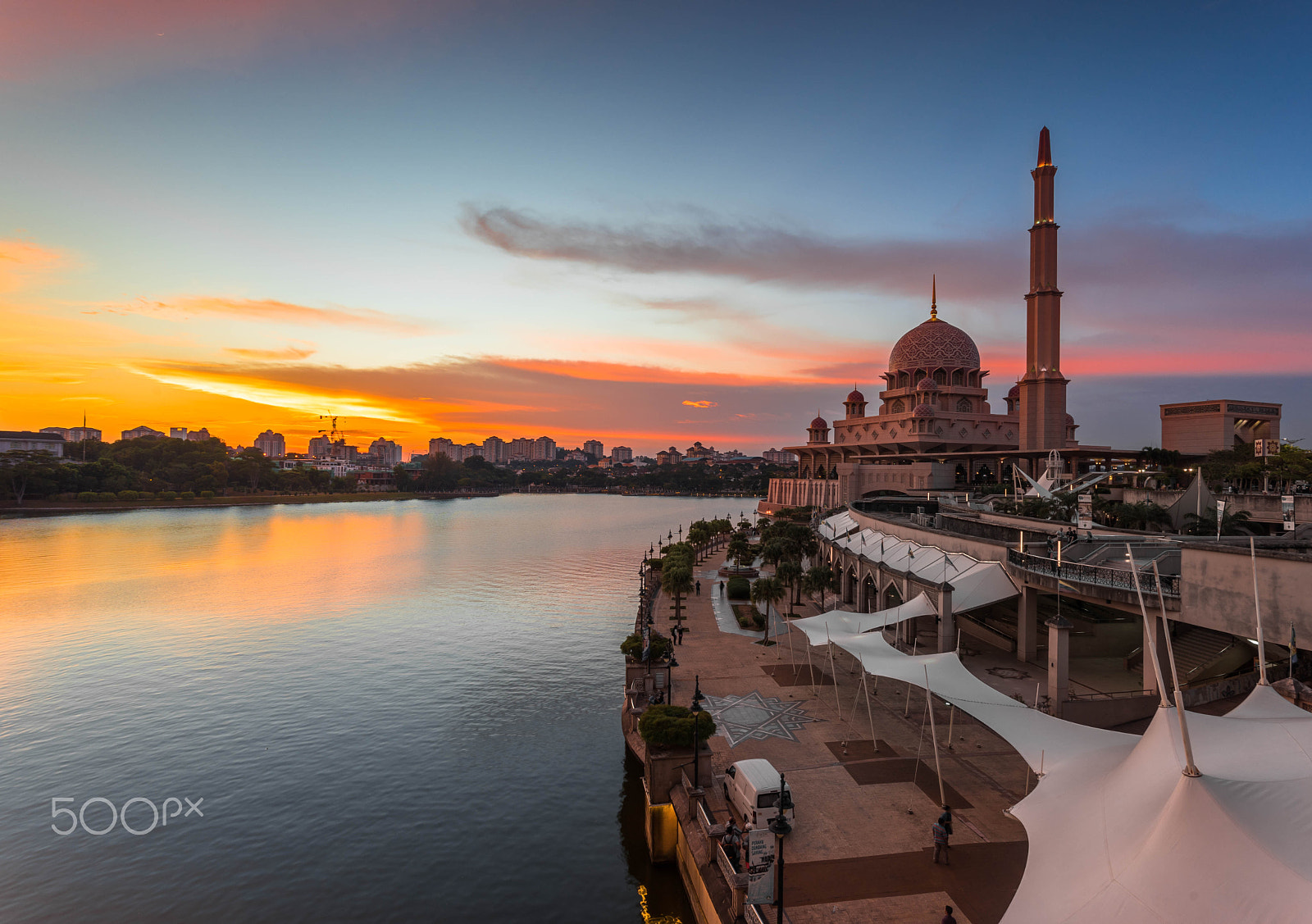 Sony a7 + Canon EF 17-40mm F4L USM sample photo. Sunset at putra mosque photography