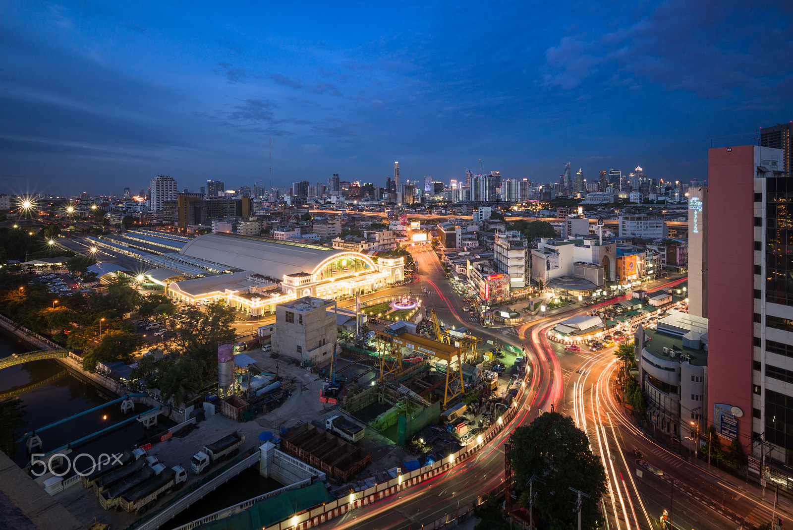 Leica Tri-Elmar-M 16-18-21mm F4 ASPH sample photo. Hua lamphong train station photography