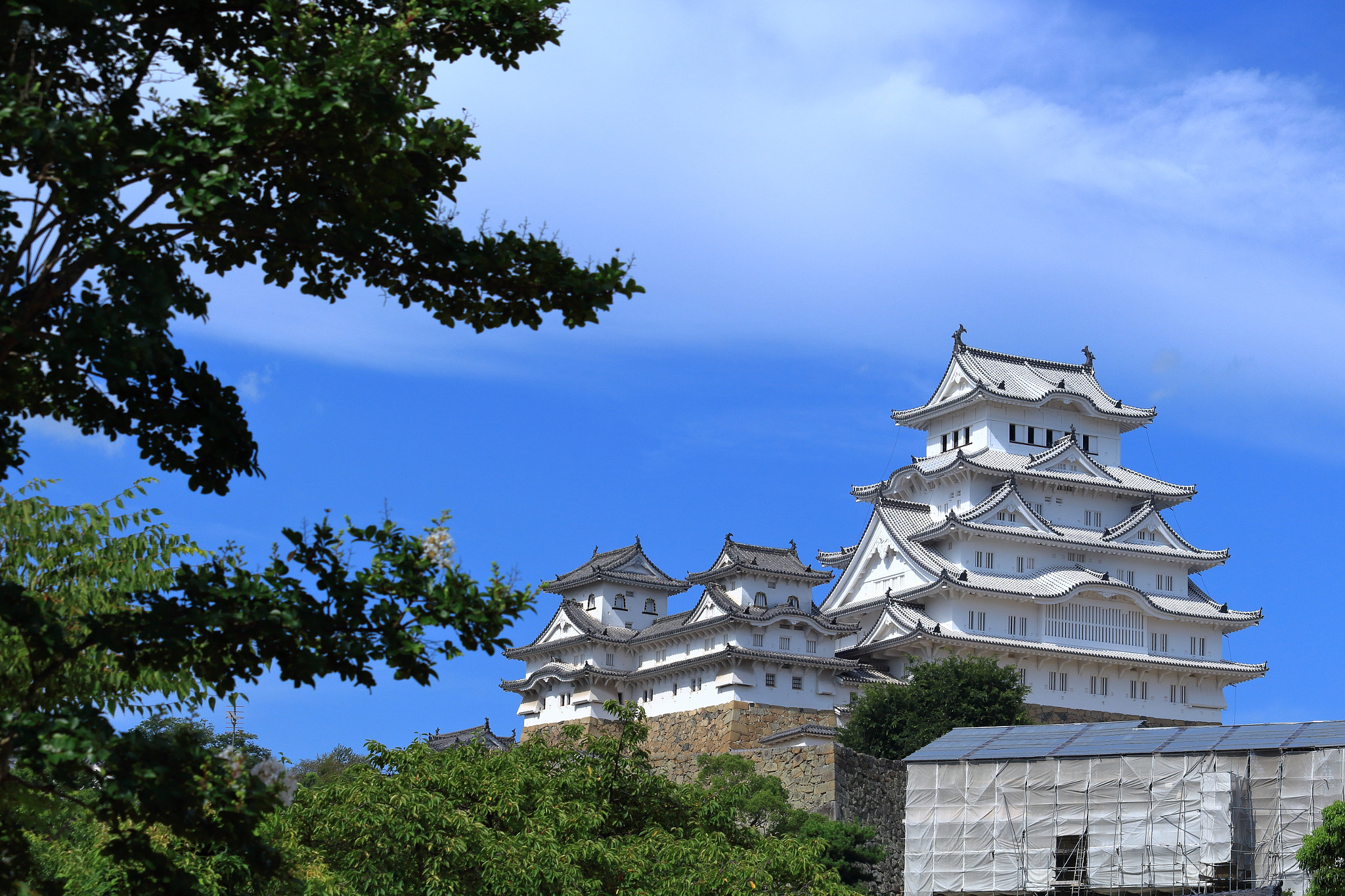 Canon EOS 700D (EOS Rebel T5i / EOS Kiss X7i) sample photo. Himeji castle in the summer (under repair) photography