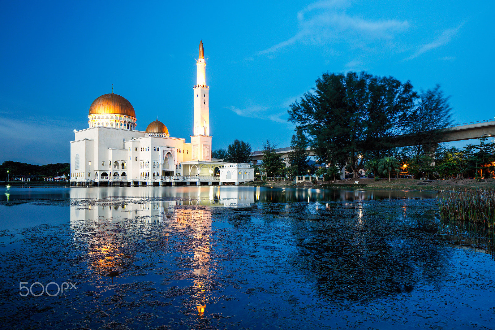 Canon TS-E 24.0mm f/3.5 L II sample photo. Twilight at the as salam mosque, puchong perdana, malaysia. photography