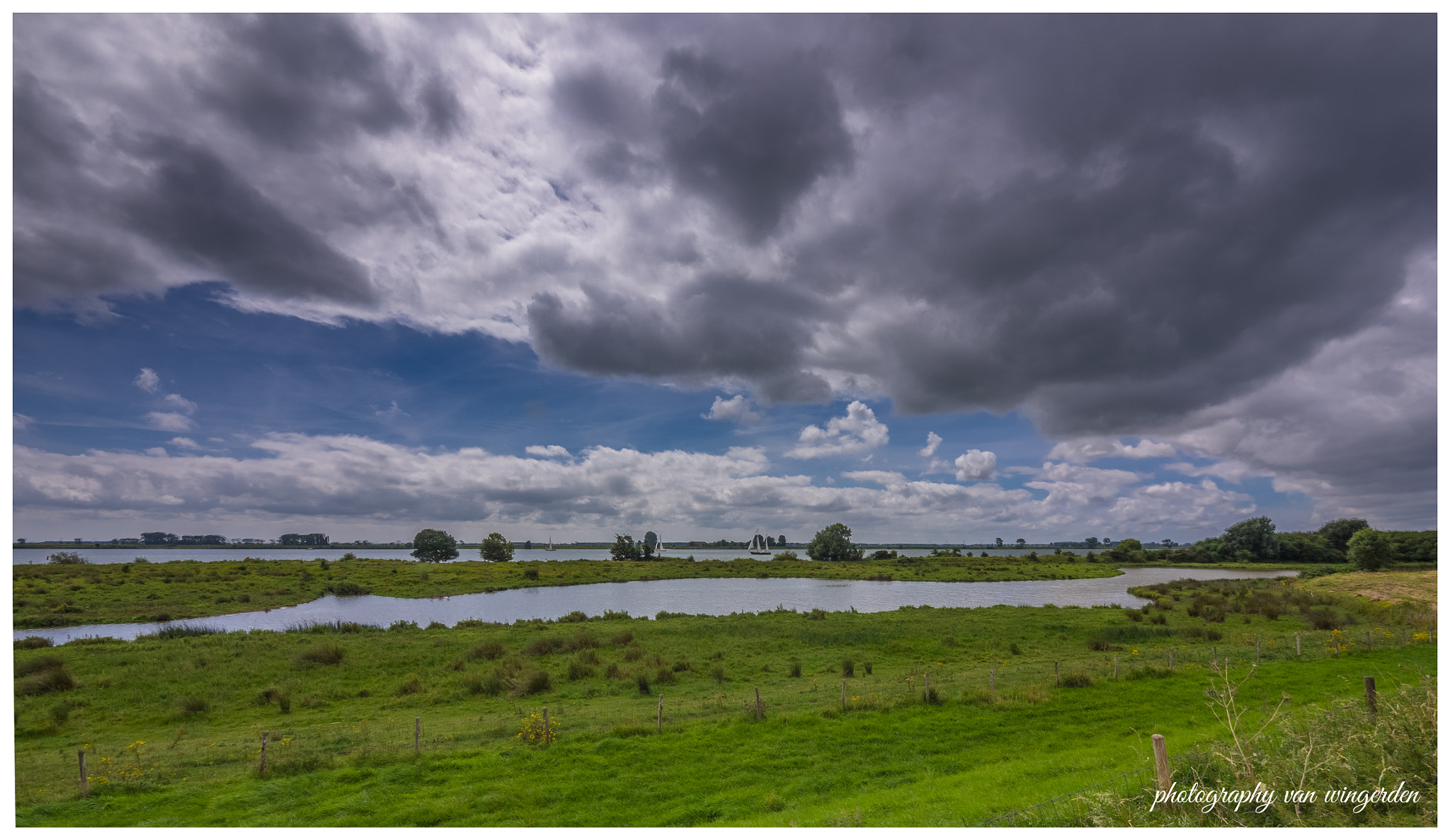 Olympus OM-D E-M10 II + Panasonic Lumix G Vario 7-14mm F4 ASPH sample photo. Sailing boats on the haringvliet photography