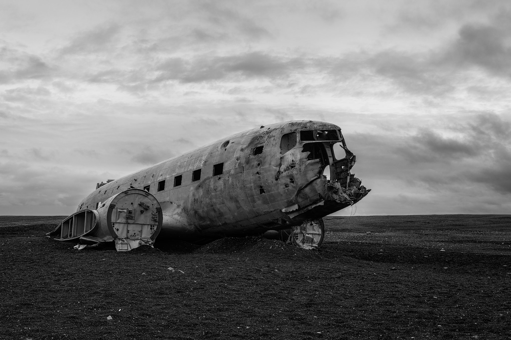 Canon EF 16-35mm F4L IS USM sample photo. Solheimasandur plane wreck photography