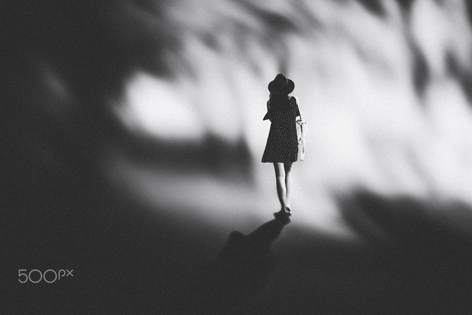 Pentax smc FA 77mm 1.8 Limited sample photo. The girl who is calling photography