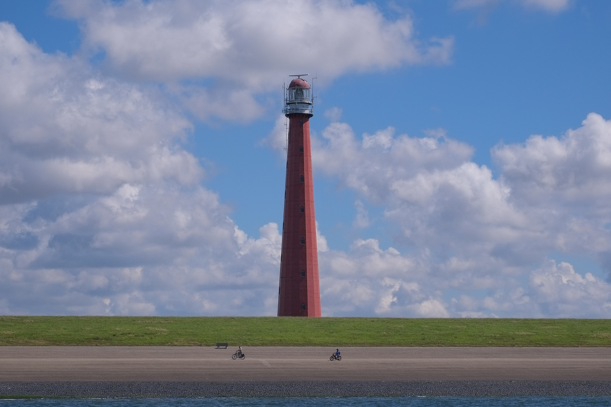 Fujifilm X-E1 + Fujifilm XC 50-230mm F4.5-6.7 OIS sample photo. Lighthouse at den helder photography