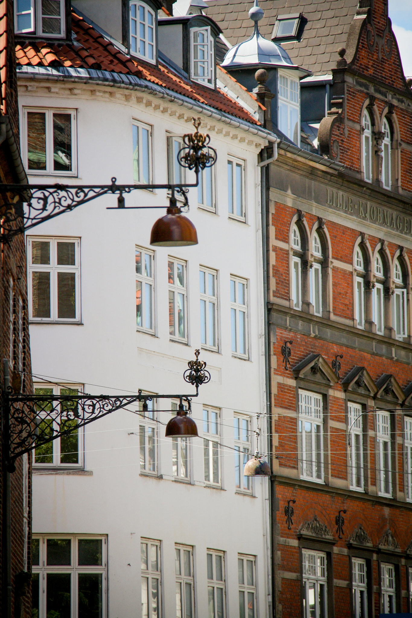 Canon EOS 1000D (EOS Digital Rebel XS / EOS Kiss F) + Canon EF-S 18-200mm F3.5-5.6 IS sample photo. Old street lamps in copenhagen photography
