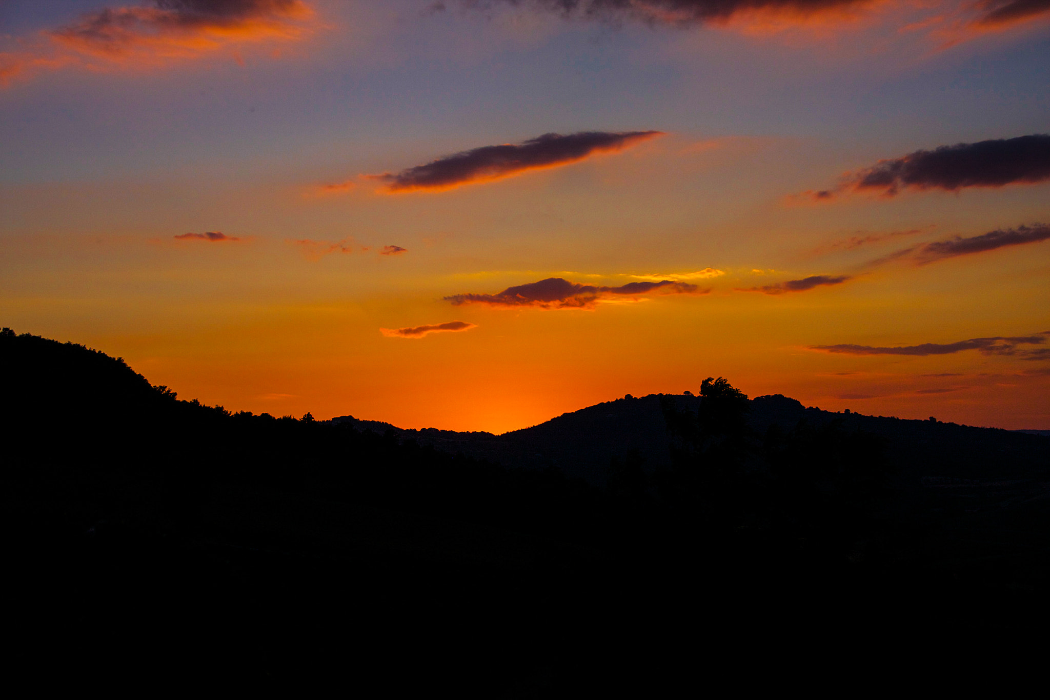 Canon EOS 40D + Sigma 18-125mm F3.8-5.6 DC OS HSM sample photo. Sunset in tuscany photography