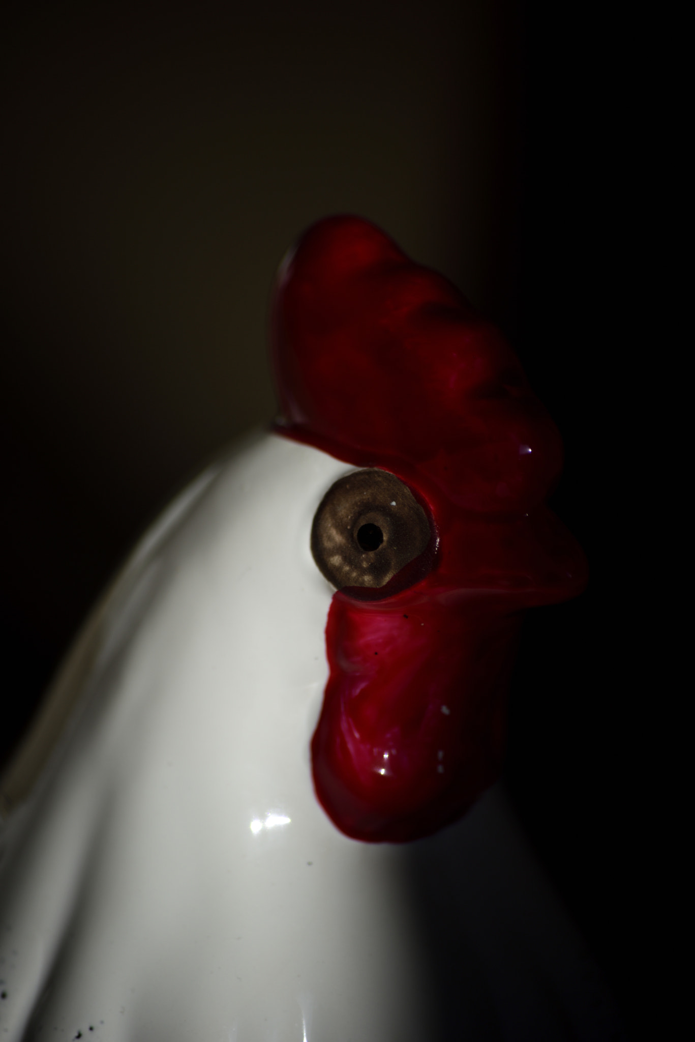 Sigma 70-300mm F4-5.6 APO Macro Super II sample photo. Toy portrait porcelain chicken photography