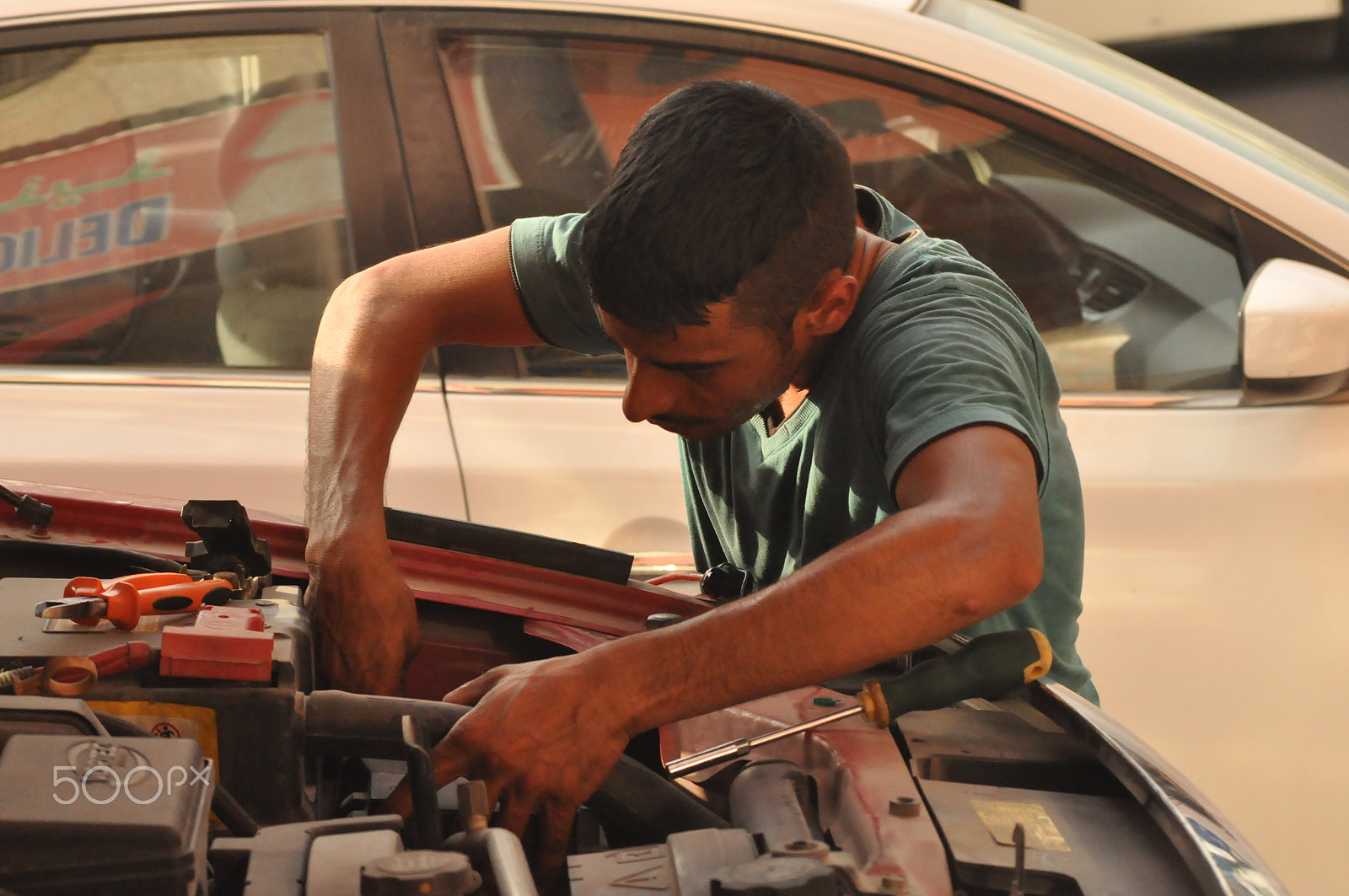 Nikon D90 + AF Nikkor 70-210mm f/4-5.6 sample photo. Car electrician photography