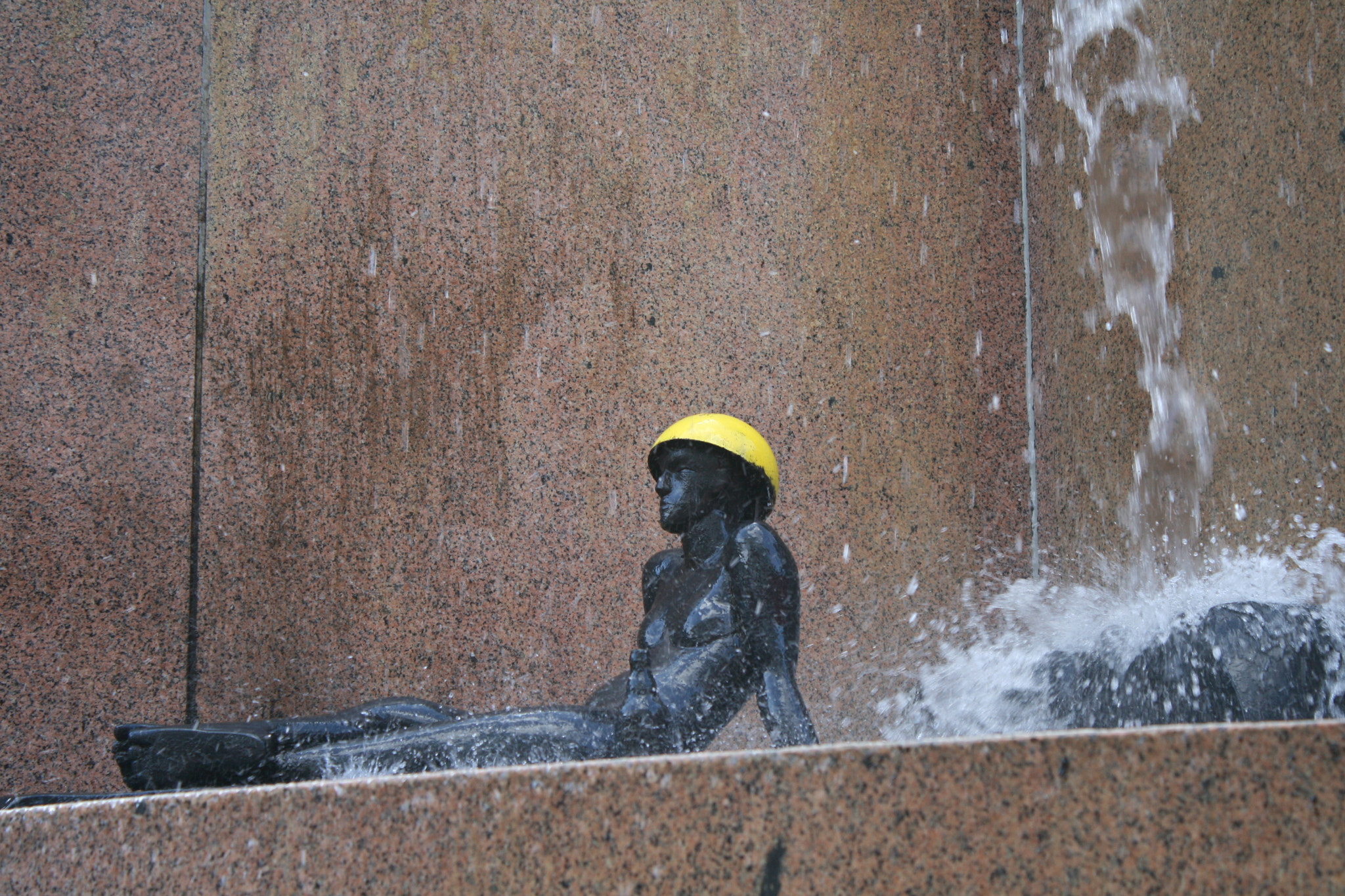 Canon EOS 400D (EOS Digital Rebel XTi / EOS Kiss Digital X) sample photo. Springbrunnen breitscheidplatz berlin photography