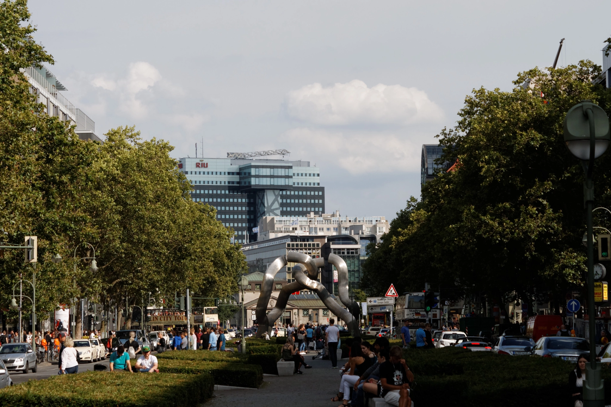 Canon EOS 400D (EOS Digital Rebel XTi / EOS Kiss Digital X) sample photo. Kurfürstendamm berlin photography