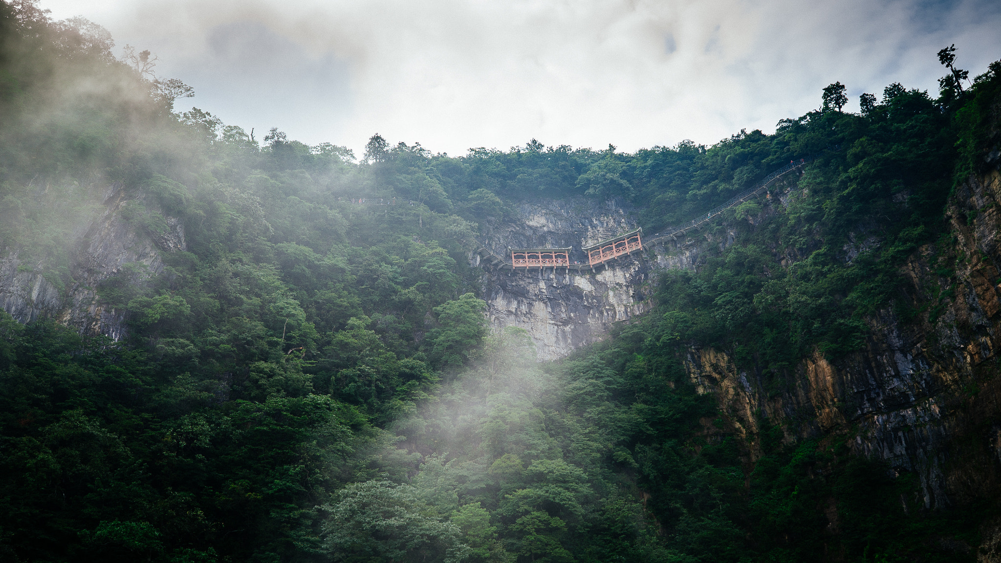 Sony FE 28mm F2 sample photo. Bridge photography