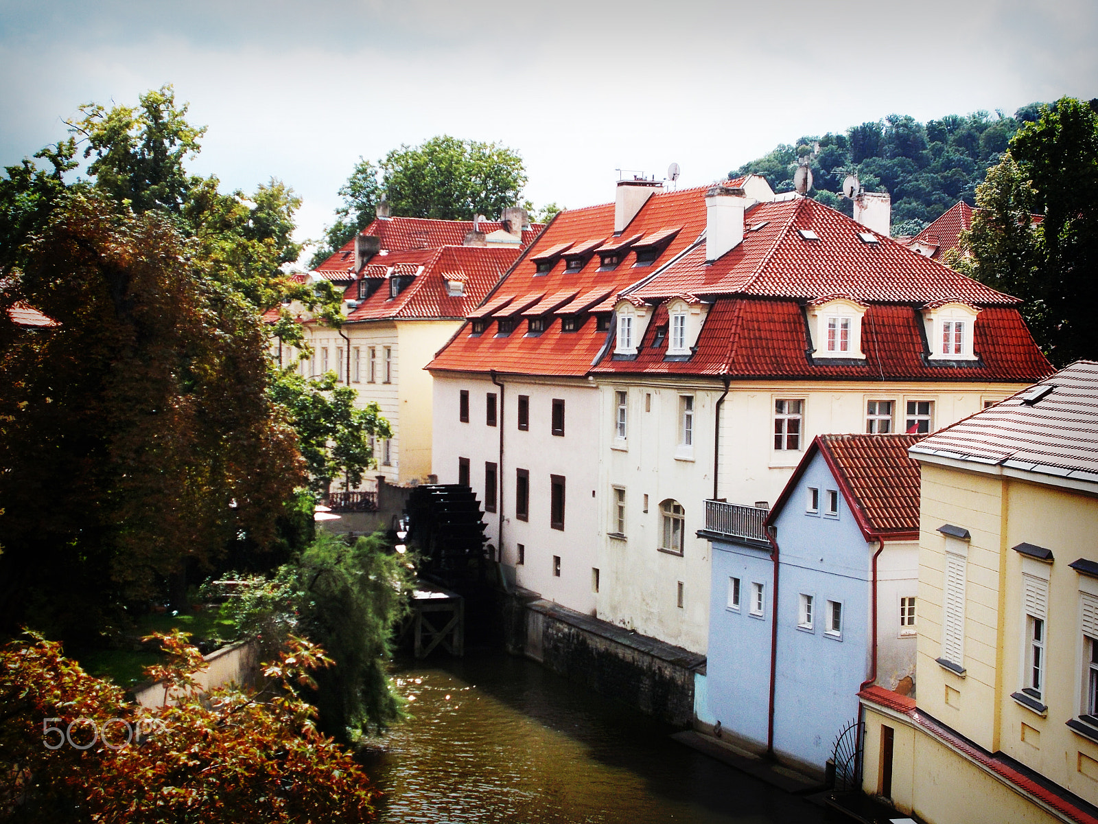 Nikon COOLPIX L27 sample photo. Old street in prague photography