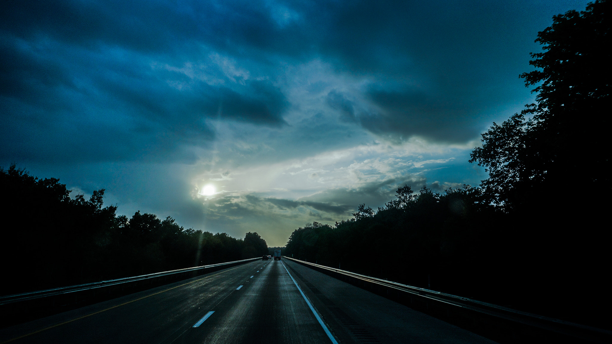 Sony Alpha NEX-5R + Sony E 16mm F2.8 sample photo. The road photography