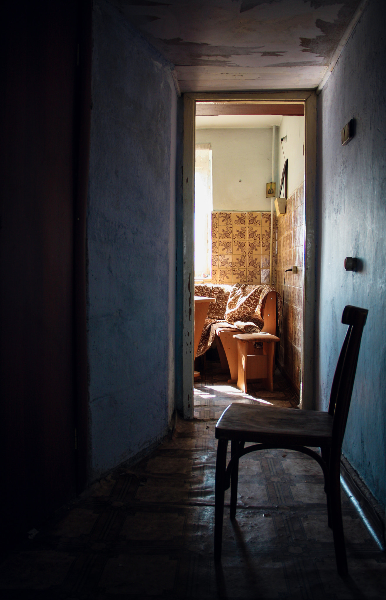 Canon EOS 1000D (EOS Digital Rebel XS / EOS Kiss F) sample photo. Abandoned house photography