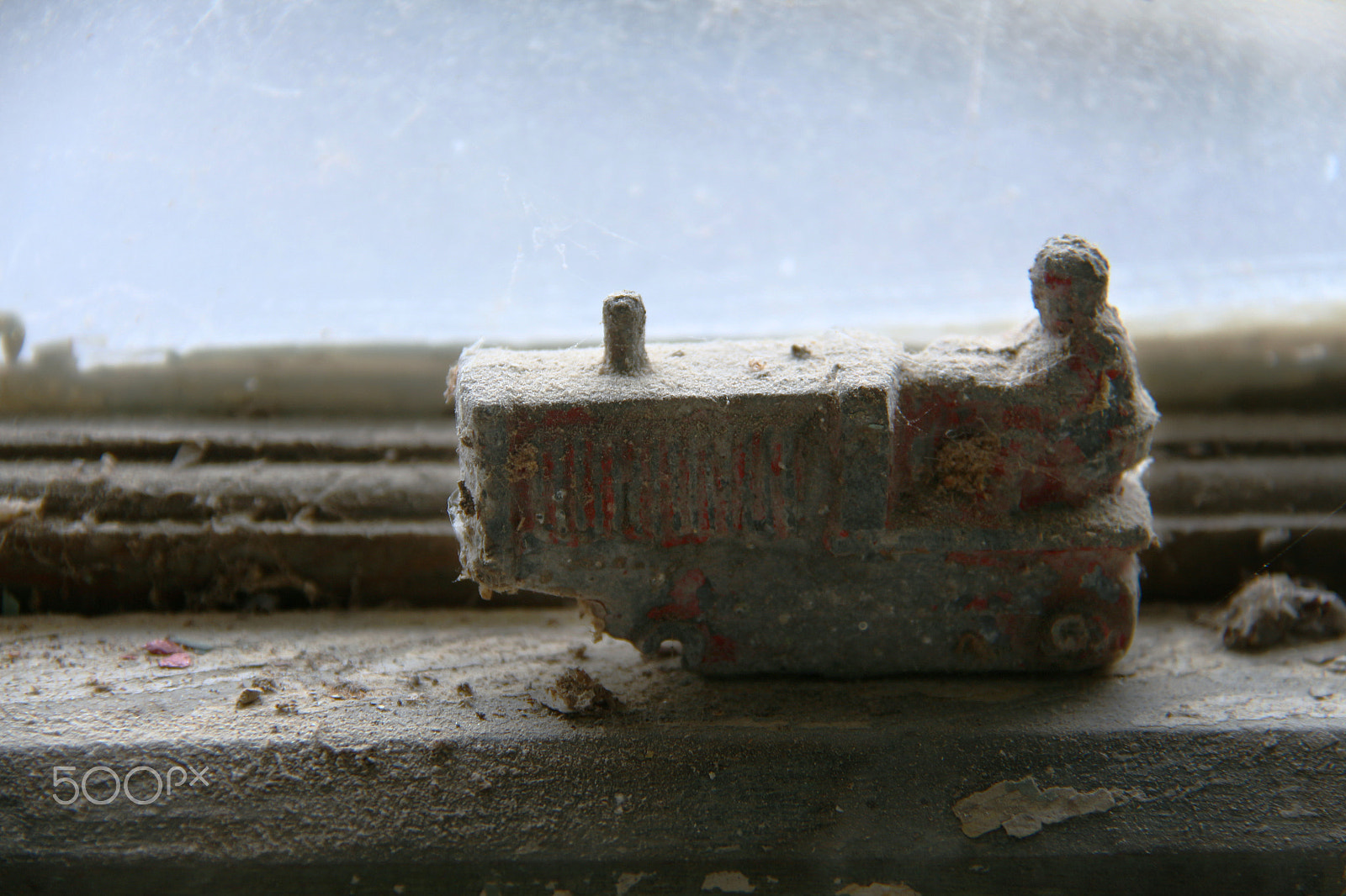 Canon EF-S 18-200mm F3.5-5.6 IS sample photo. Left behind, waiting for no one photography