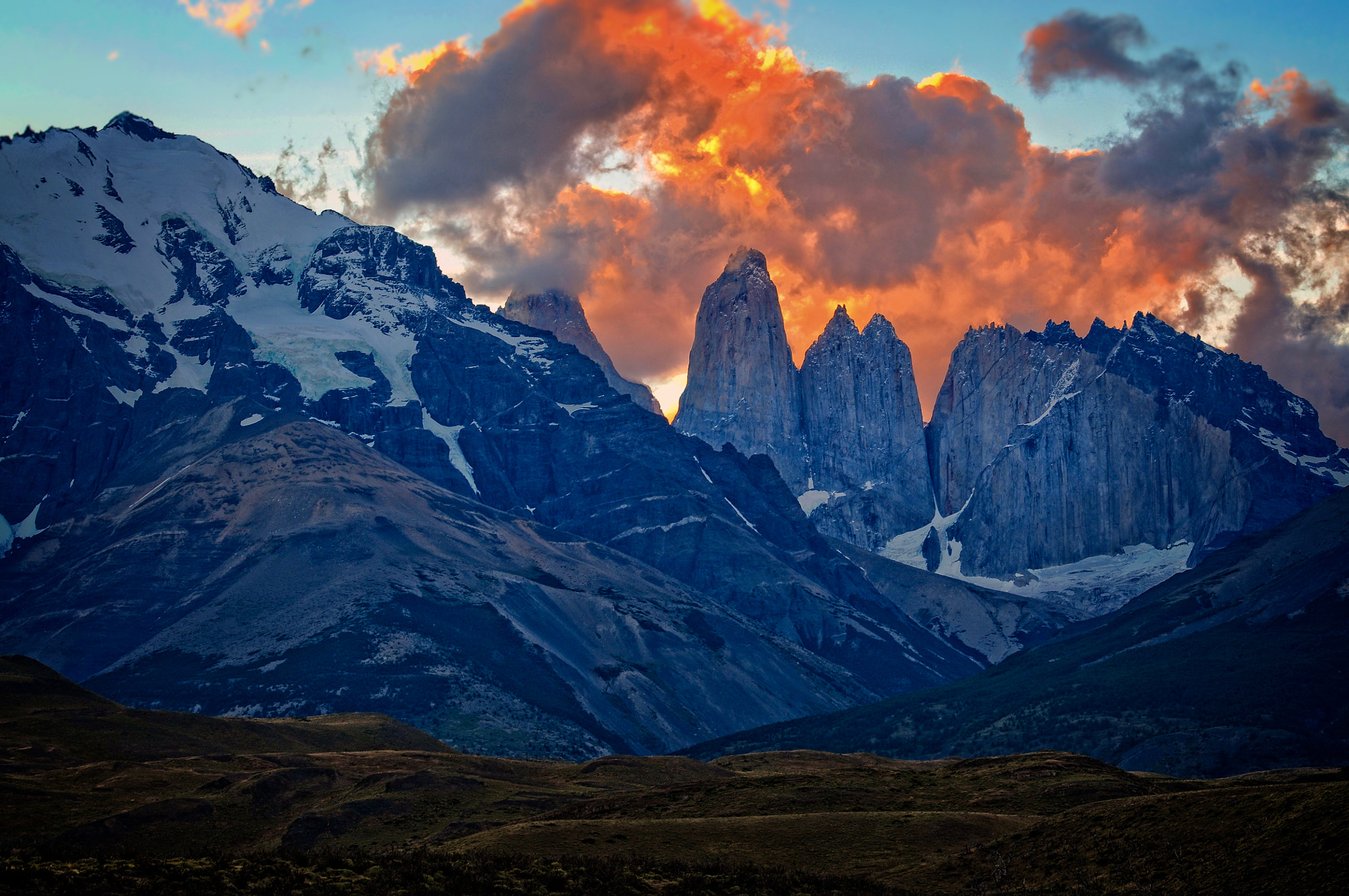 Nikon AF-S Nikkor 70-200mm F2.8G ED VR II sample photo. Sunset at torres del paine photography