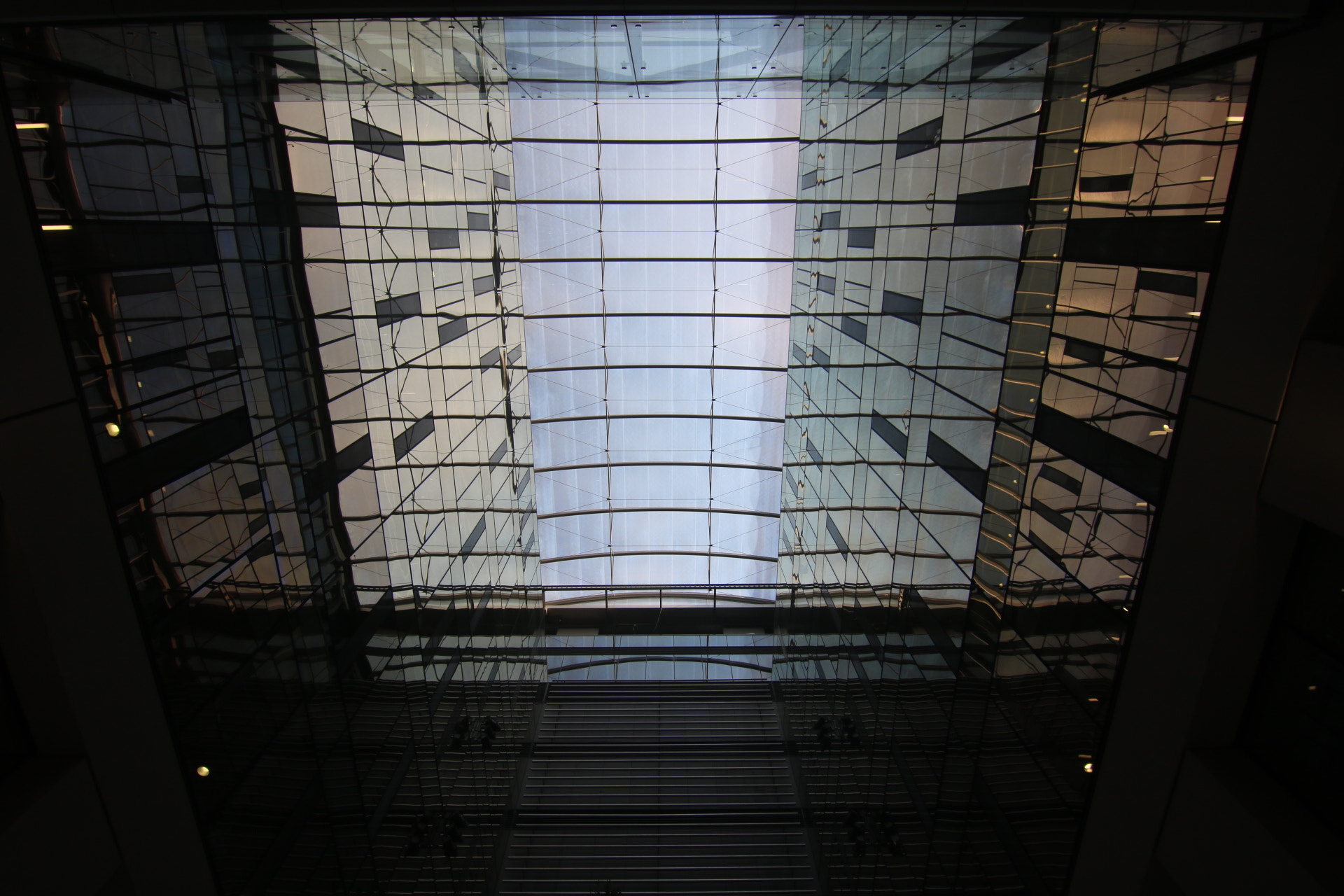 Canon EOS 750D (EOS Rebel T6i / EOS Kiss X8i) sample photo. Skylight photography