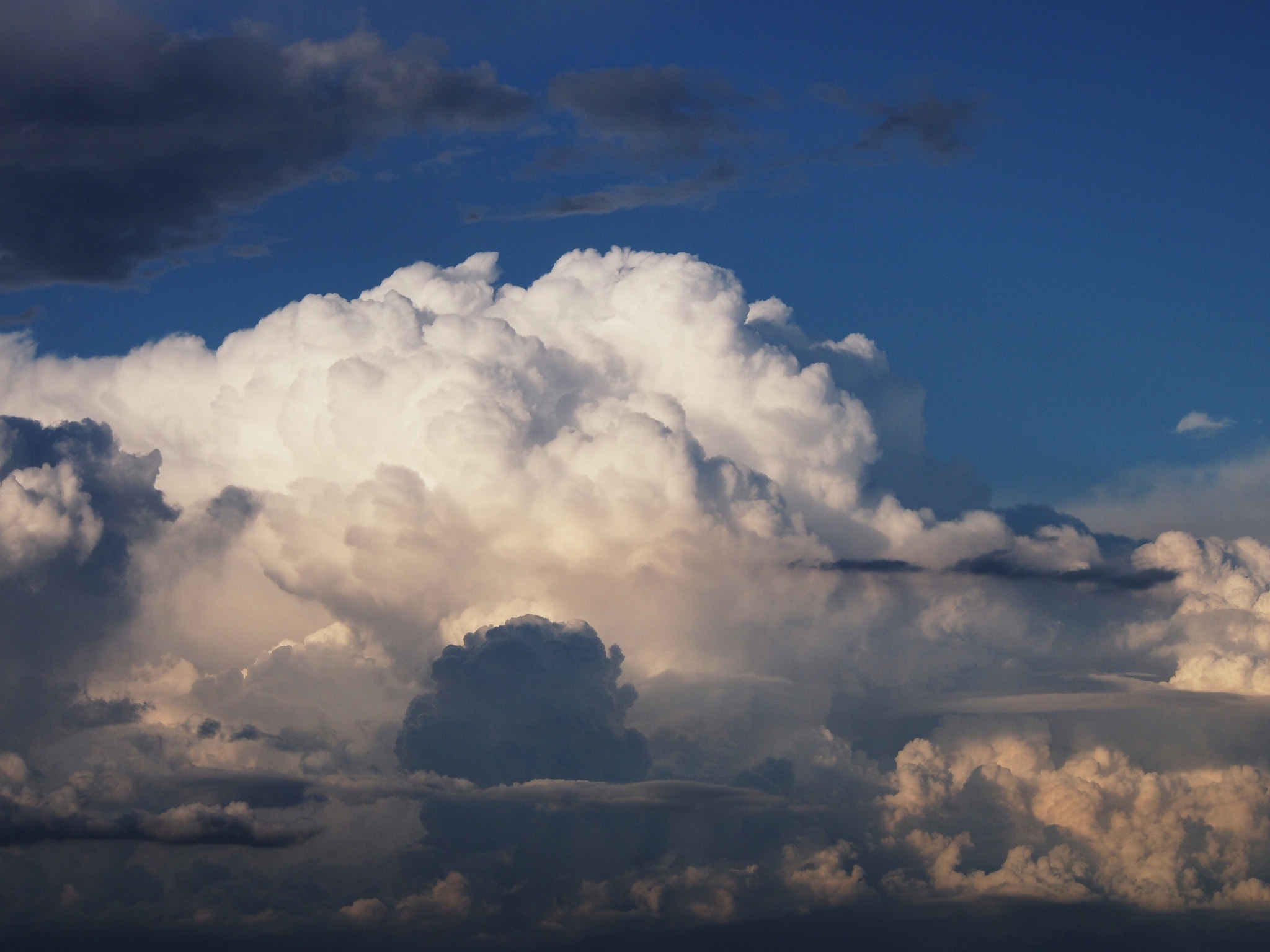 Olympus PEN E-PM1 sample photo. Clouds photography